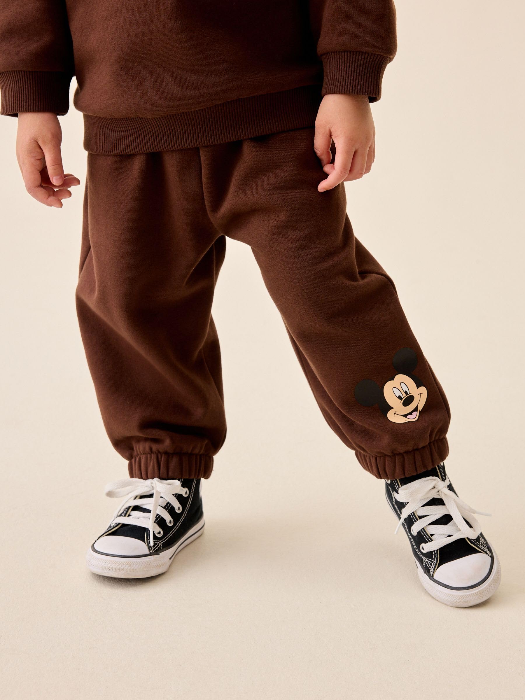 NEXT Młodsze chłopcy Bluza z okrągłym dekoltem i spodnie dresowe w komplecie Mickey Mouse
