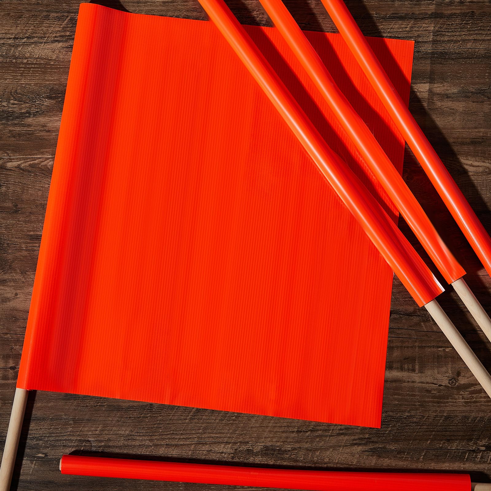 Kinlop 10 banderas de seguridad de 61 x 61 cm, bandera de advertencia de tráfico, bandera naranja de vinilo, bandera naranja de gran tamaño, banderas de precaución con clavija de madera de 35 pulgadas