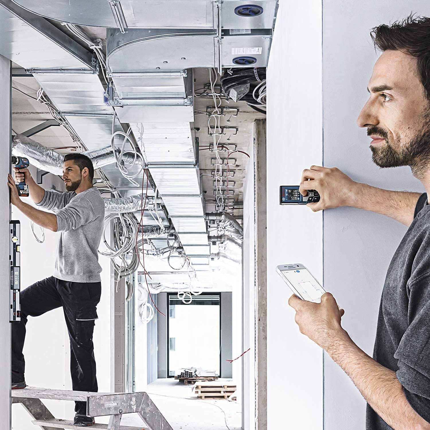 Bosch Professional Laser Entfernungsmesser GLM 50C (Bluetooth Datentransfer, Neigungssensor, 360°, Messung: 0,05-50m, 2 Batterien 1,5V, Schutzhülle) - Amazon Exclusive