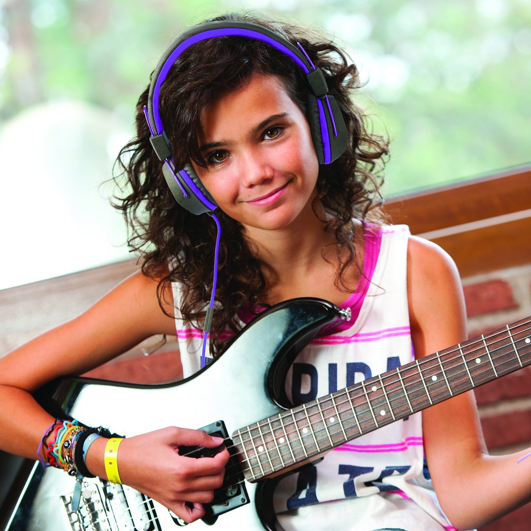 JLab JBuddies Studio - Auriculares infantiles con cable, auriculares supraaurales para niñas y niños, volumen limitado con micrófono, aislamiento de ruido, auriculares ajustables para niños, color