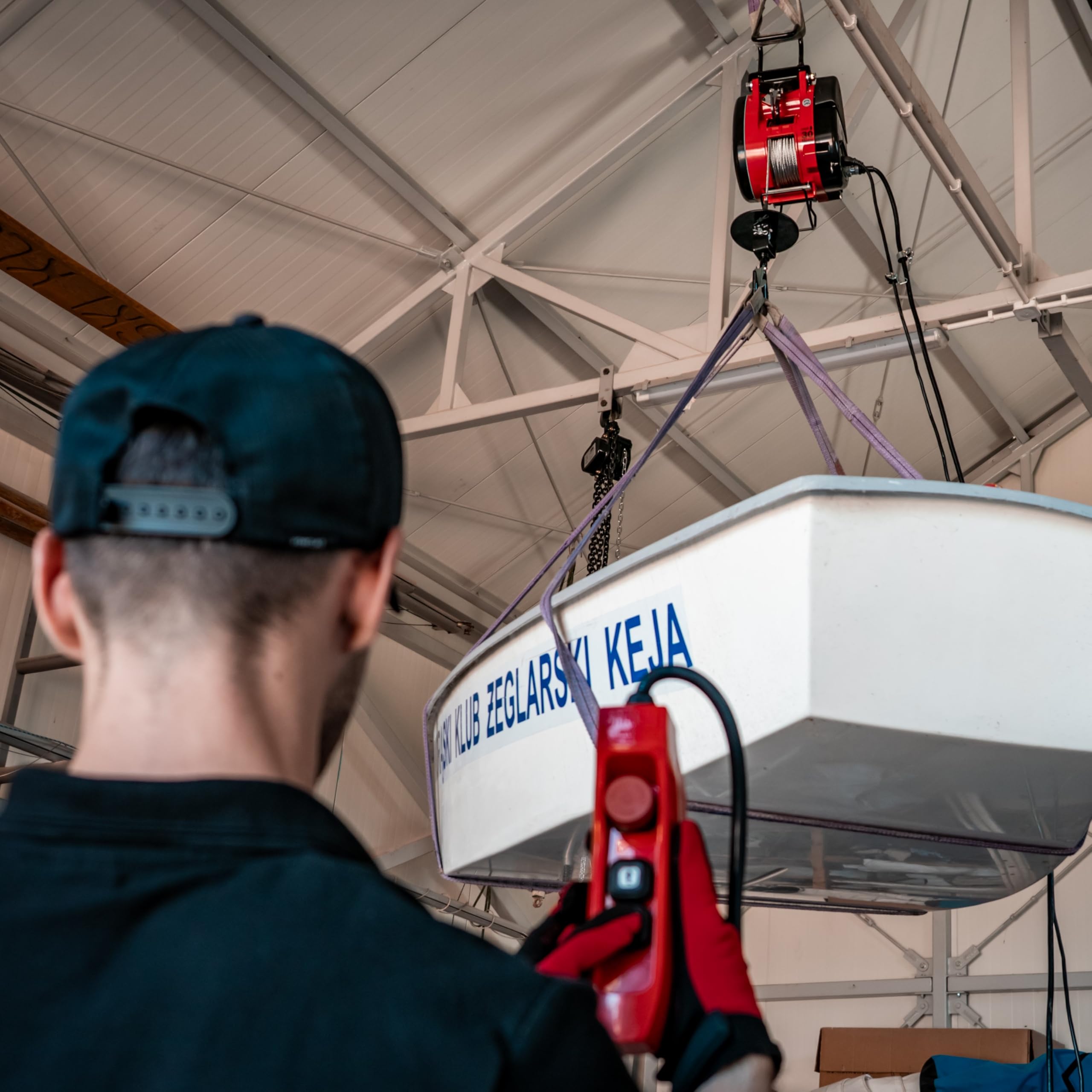 Dragon Winch - Verricello a cavo elettrico portatile 500 kg 1800 W 220 V | Paranco elettrico con telecomando cablato e cavo in acciaio 30 m - Ideale per officina, magazzino, fai da te, costruzione