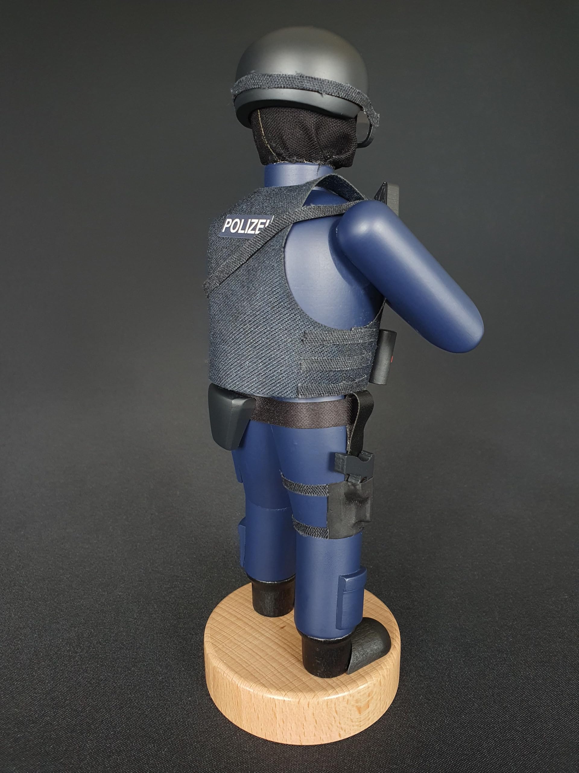 Räuchermännchen Polizist in Schutzausrüstung, 24 cm, Original Erzgebirge