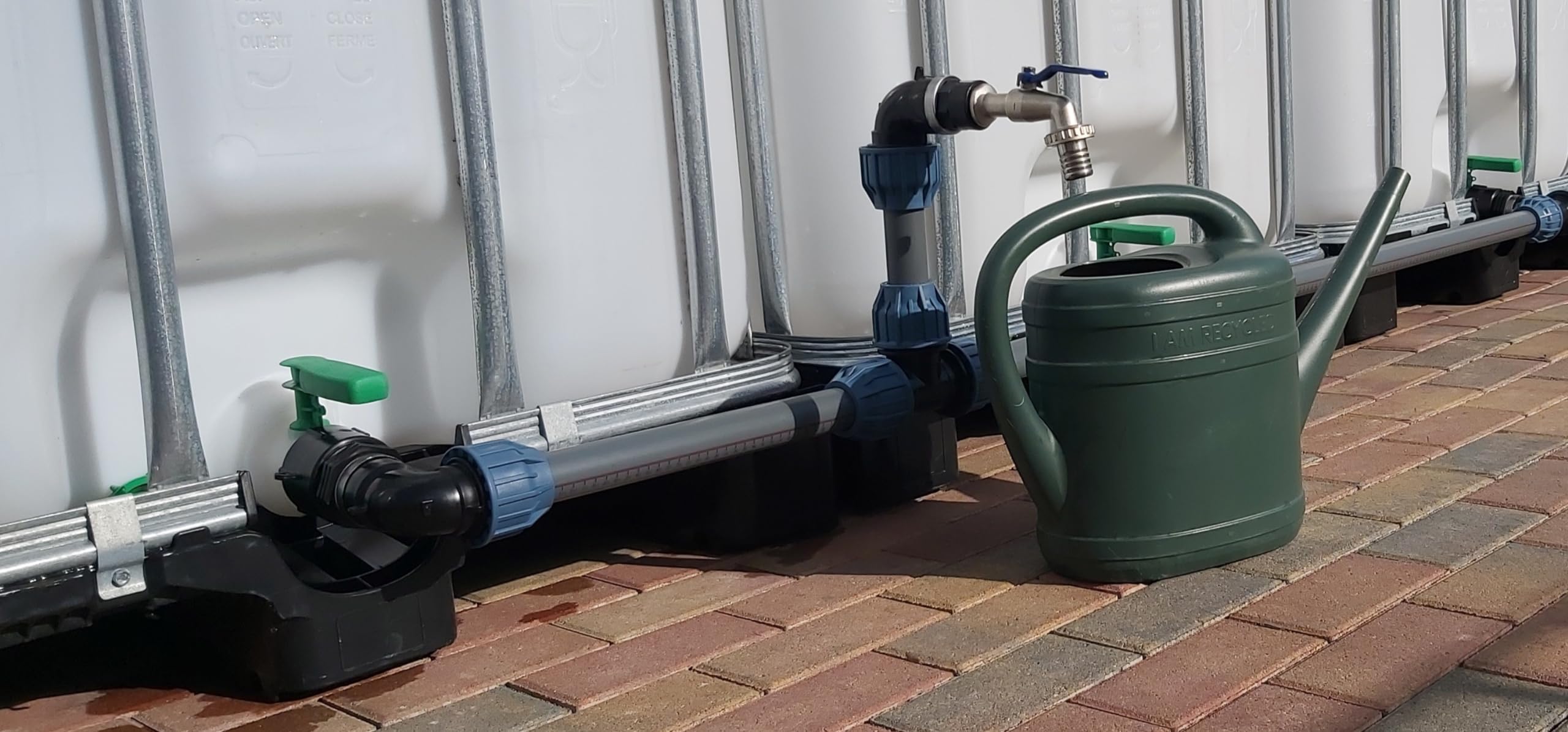 IBC Tankverbindung für 2-6 Wassertanks 40 mm mit extra großem Schwanenhals Auslauf (3)