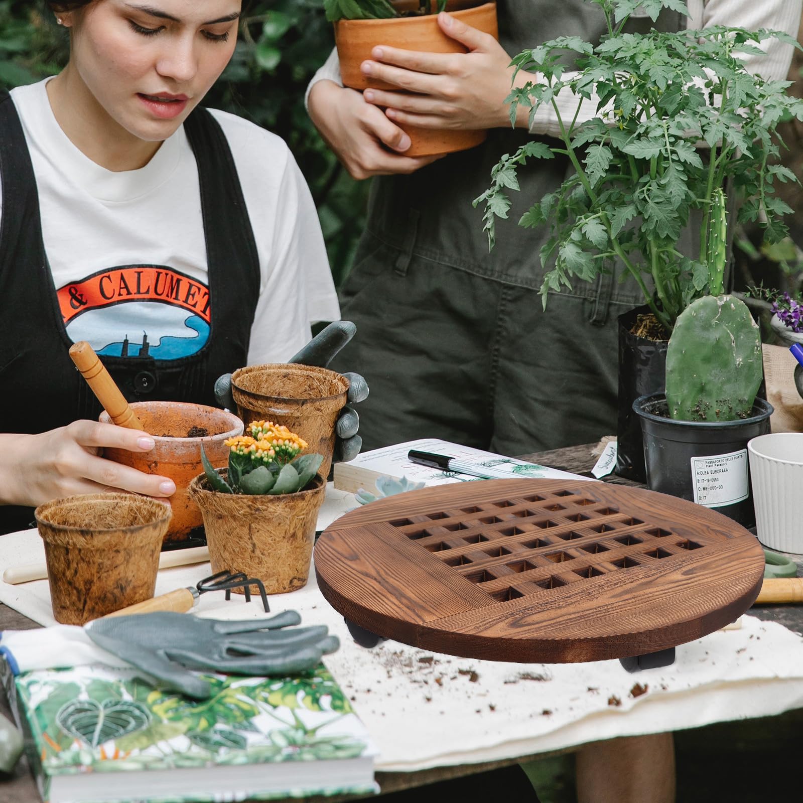 Chariot Roulant pour Plantes en Bois Marron, Plateau Rond Mobile Supportant Jusqu'à 100kg, pour Pots et Bacs à Plantes en Intérieur et Jardin