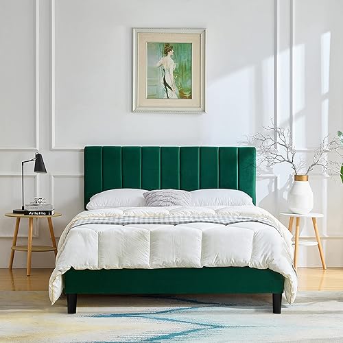 ZeeFu - Marco de cama de plataforma de tamaño Queen, marco de cama tapizado de terciopelo verde con cabecera ajustable geométrica vertical, soporte