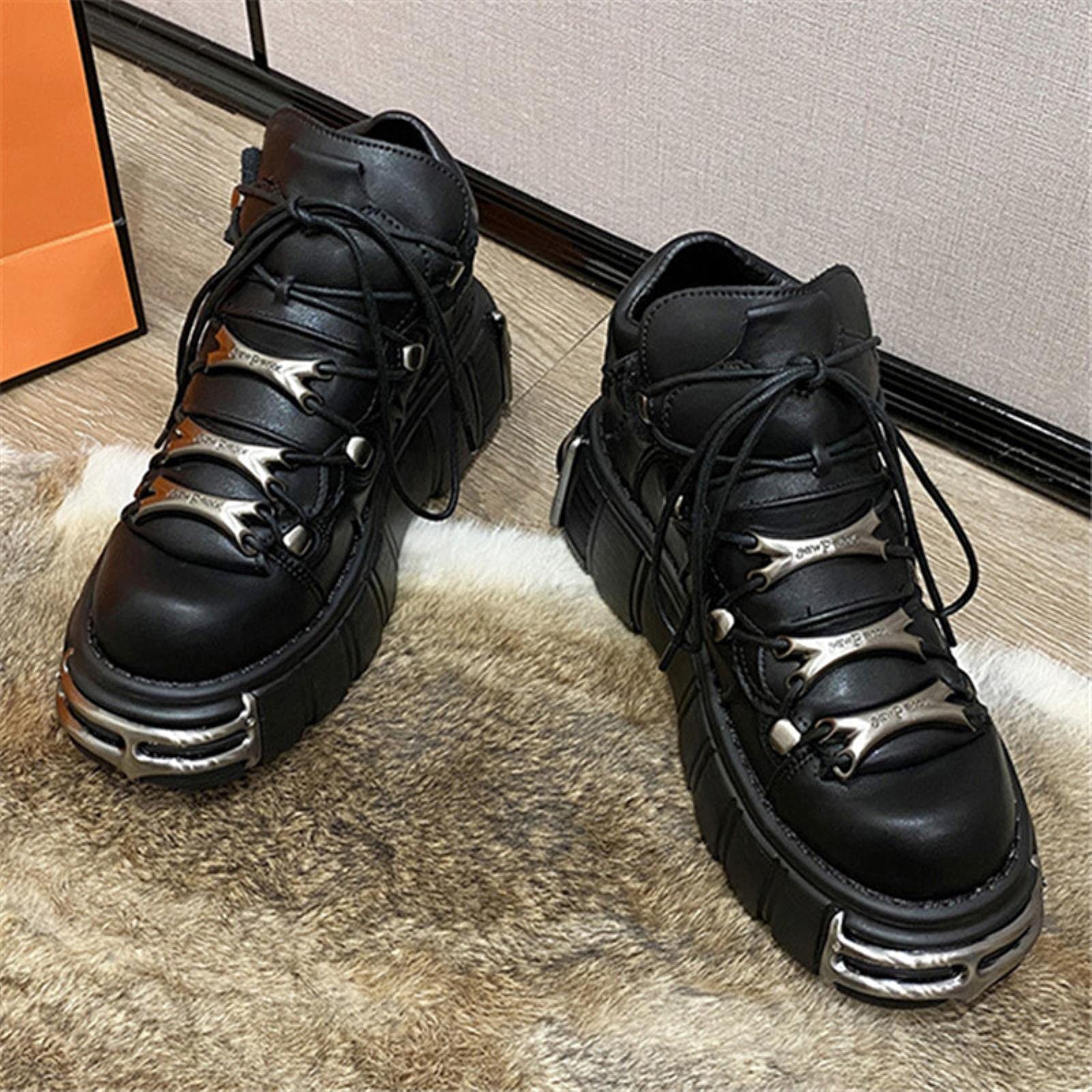 Piattaforma Punk Sneakers da Donna Sissy Boy Fashion Casual New Rock Femminile Scarpe da Corsa in Metallo Decorazione in Metallo Moto Stivali da Donna Boots