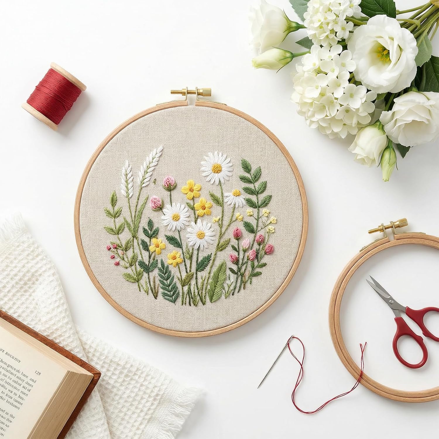 Matwsec 2 PCS Wooden Embroidery Hoops 6/8 Inch Round Cross Stitch Hoop Ring for Crafts Sewing Embroidery Ornaments DIY Cross Stitch Christmas Decoration