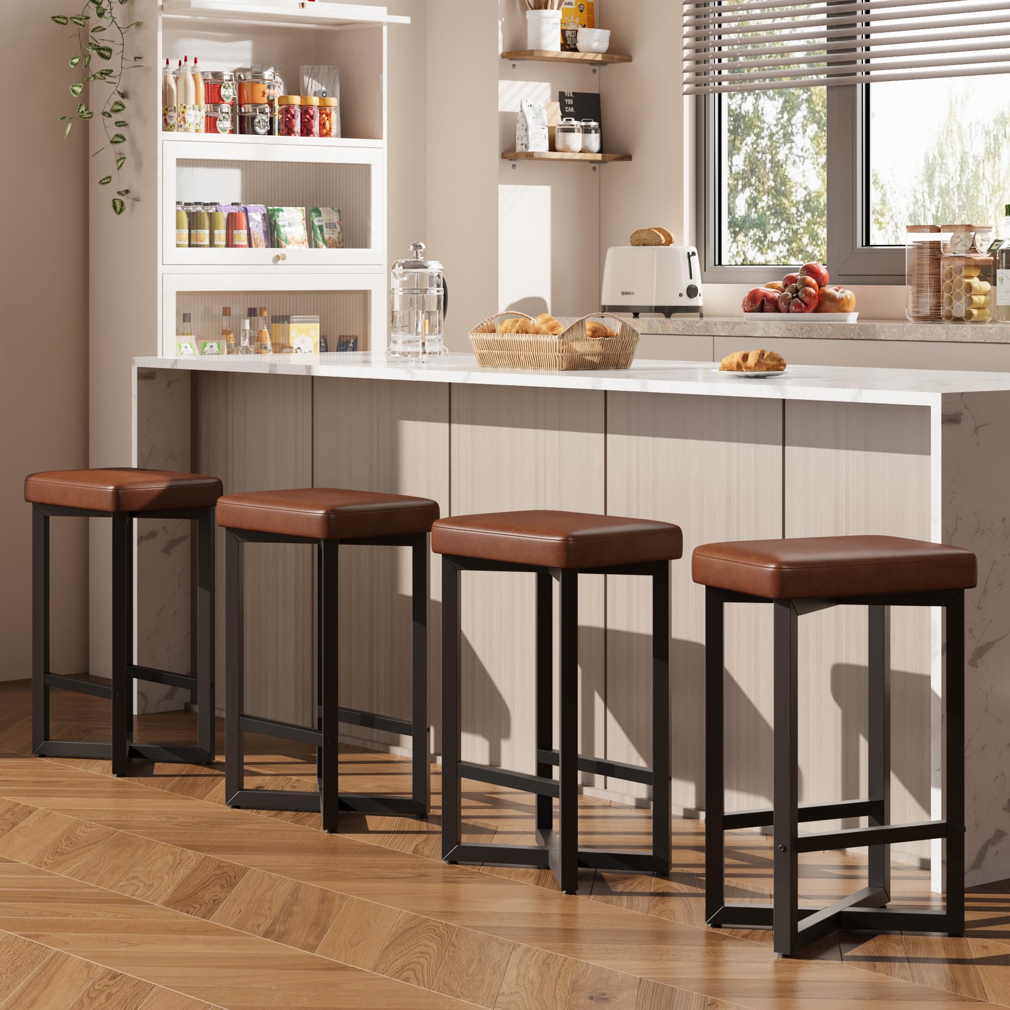 Garvee Lot de 4 Tabourets de Bar sans Dossier, Hauteur 62,5 cm, Chaise de Bar avec Siège Rembourré en Simili-Cuir PU, Chaise Haute Bar avec Repose-Pieds Intégré, Marron