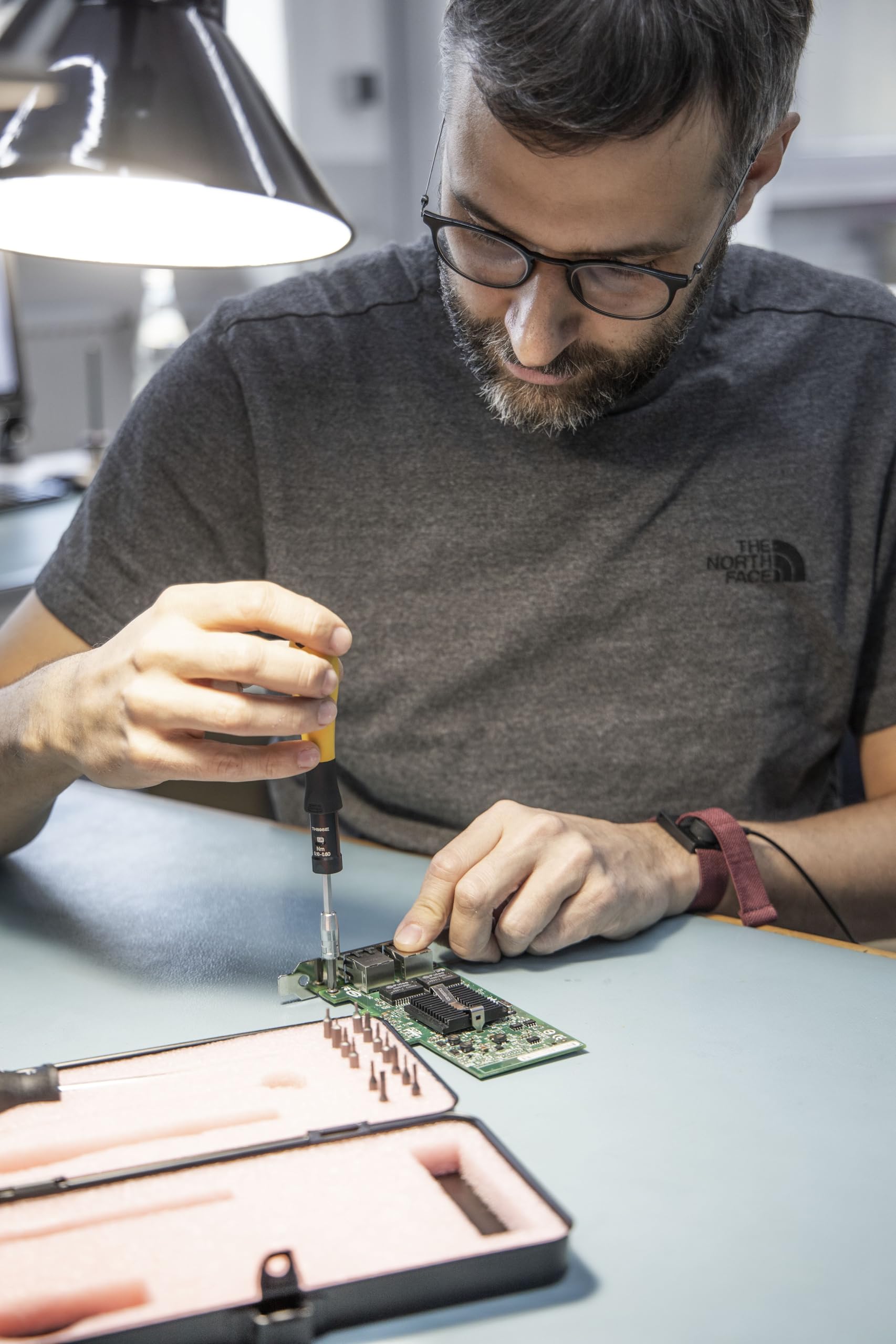 WIHA WERKZEUGE GMBH Juego de destornilladores dinamométricos TorqueVario®-S Micro ESD 0,1-0,6 Nm en surtido de 18 unid., con limitación del par de apriete de ajuste variable, en caja