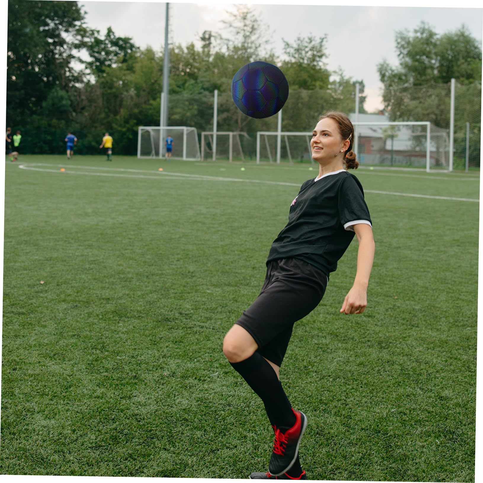 Balón de Fútbol Holográfico Reflectante para Niños en Entrenamiento | Alta Visibilidad, Goma Forro de Butilo, Uso en Clubes y Sesiones, Diseño Distintivo