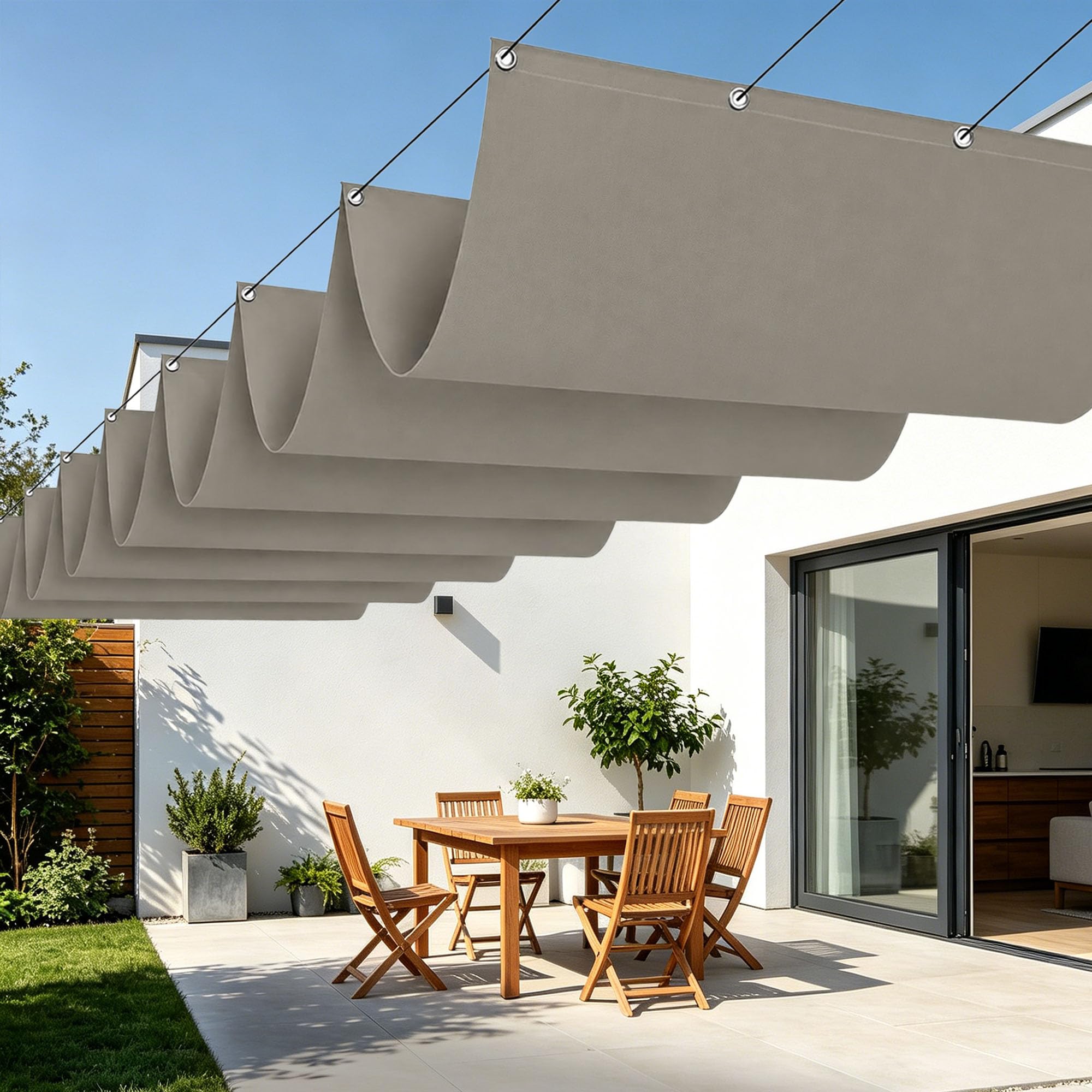 Voile ombrage vague pour un repas frais sur la terrasse de jardin