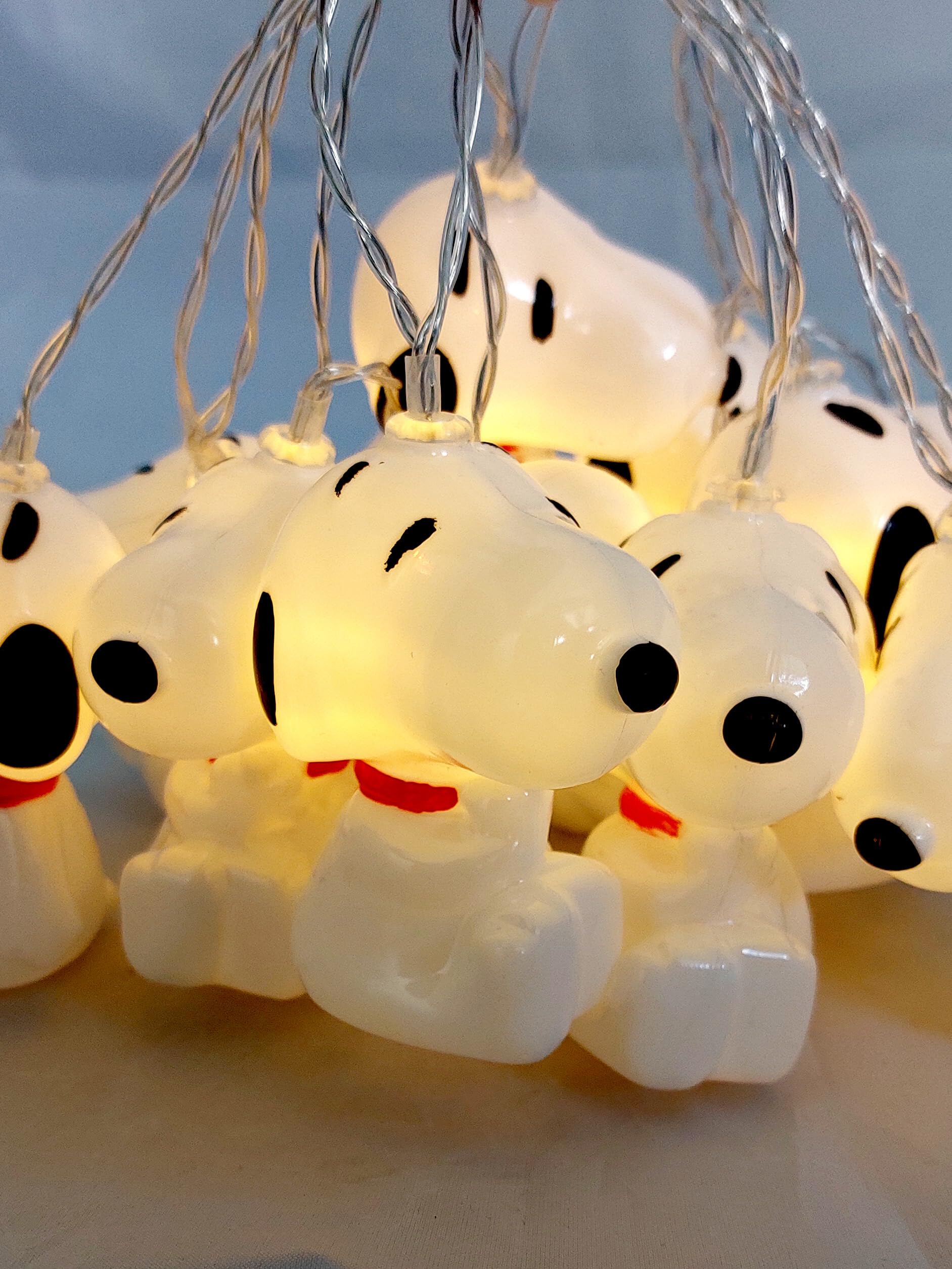 United Labels The Peanuts Snoopy LED Fairy Lights 2m with 10 LEDs Warm White Battery Operated Decoration for Indoors USB-C Connection