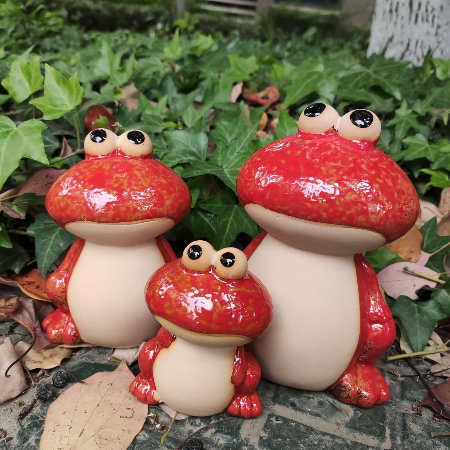 Frog Statues for Garden, Ceramic Frog Garden Decor for Outside, Cute Outdoor Yard Decorations Set of 3, Yard Decorations Gifts for Women, Mom, Grandma, Family and Friends(Red)