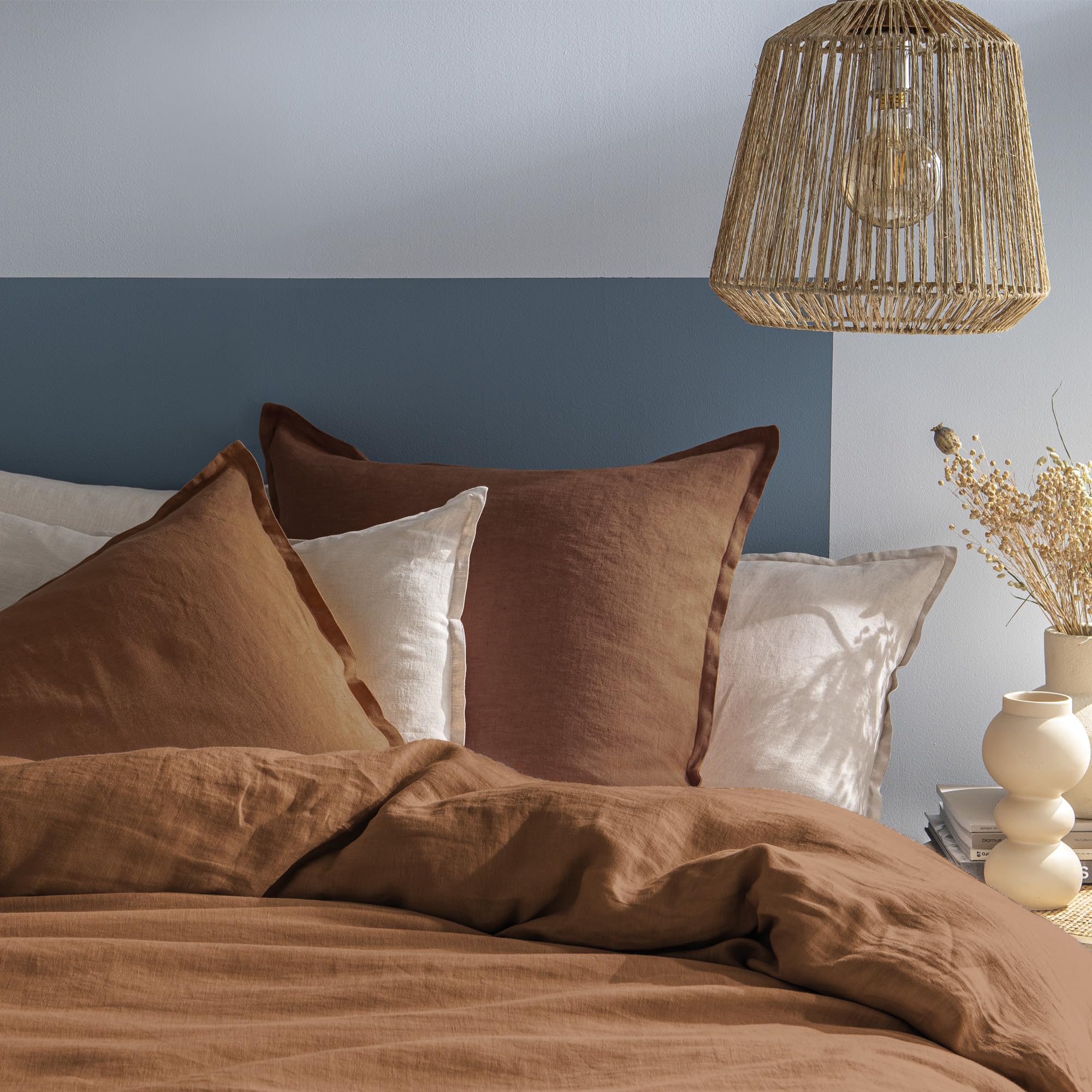 MATT & ROSE Parure de lit Passion Lin Unie 100% Lin lavé | Ecorce | Housse de couette 240x220 cm + 2 taies d'oreiller 50x70 cm | Taies à volant | Fermeture boutons | Oeko-Tex