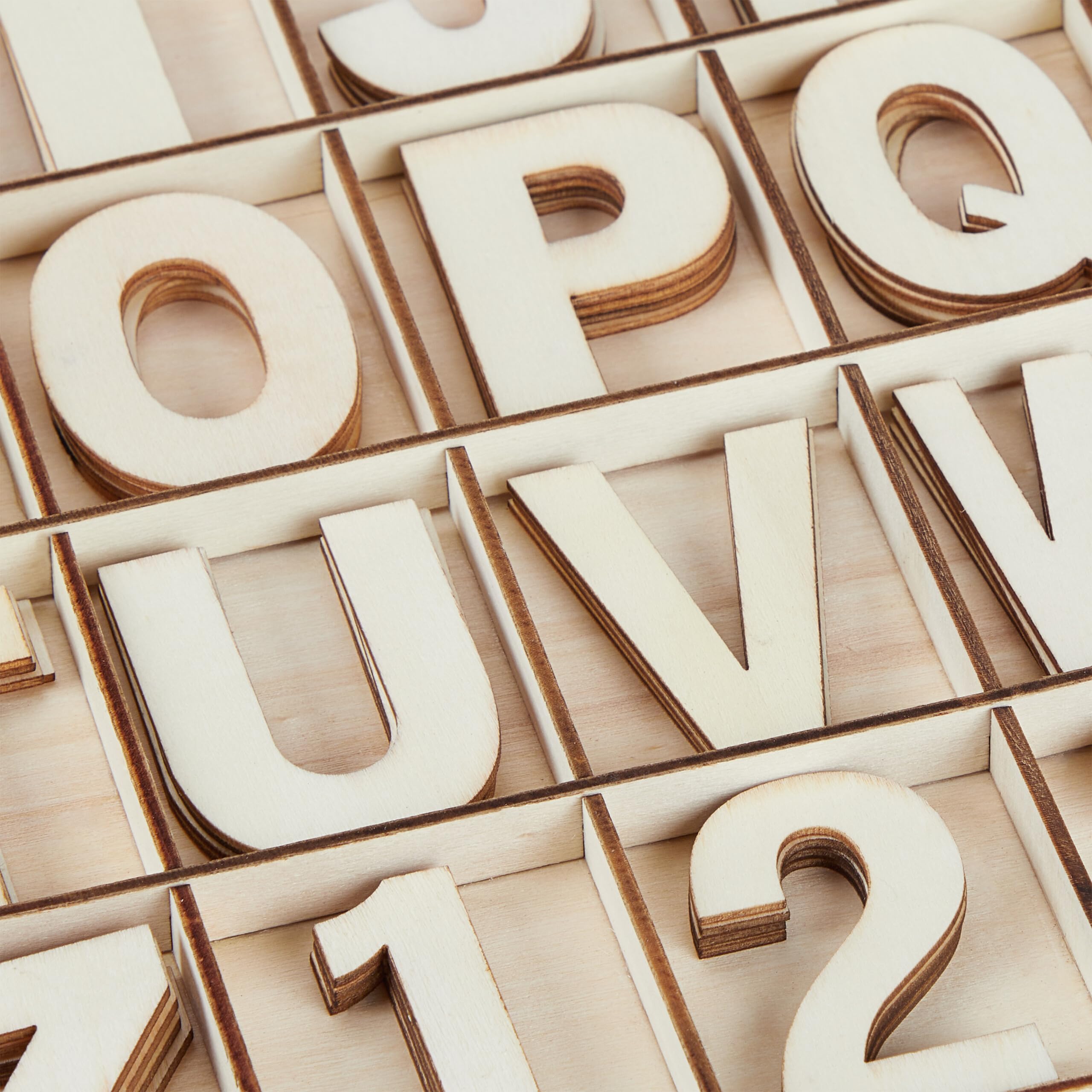 Relaxdays Lettere e Numeri in Legno, Set da 144, Letterine Maiuscole da A-Z, Cifre 0-9, H: 5 cm, per Bricolage, Naturale