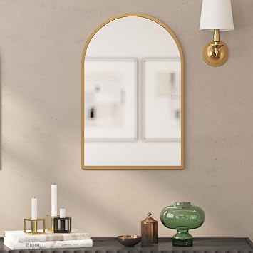 Merrick Lane Muriel 20"x30" Arched Metal Framed Wall Mirror for Entryways, Dining Rooms, and Living Rooms in Gold