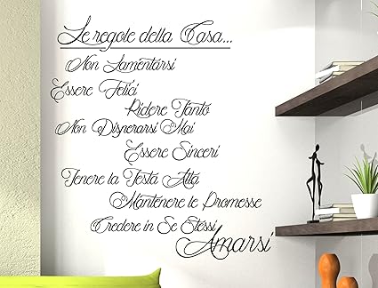 Stickerdesign Wall Stickers Adesivo Murale Frase Regole Della Casa Aforismi Adesivi Murali Decorazione Interni Frasi Citazioni Decorazioni Murali Interno Citazione Casa Cucina Regole Della Casa Amarsi Misura 80 X 90 Cm Amazon It