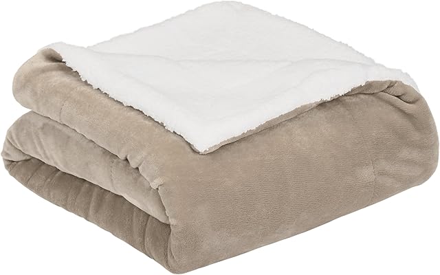 Amazon Basics Micromink Sherpa Blanket- 220 x 240 cm, Taupe