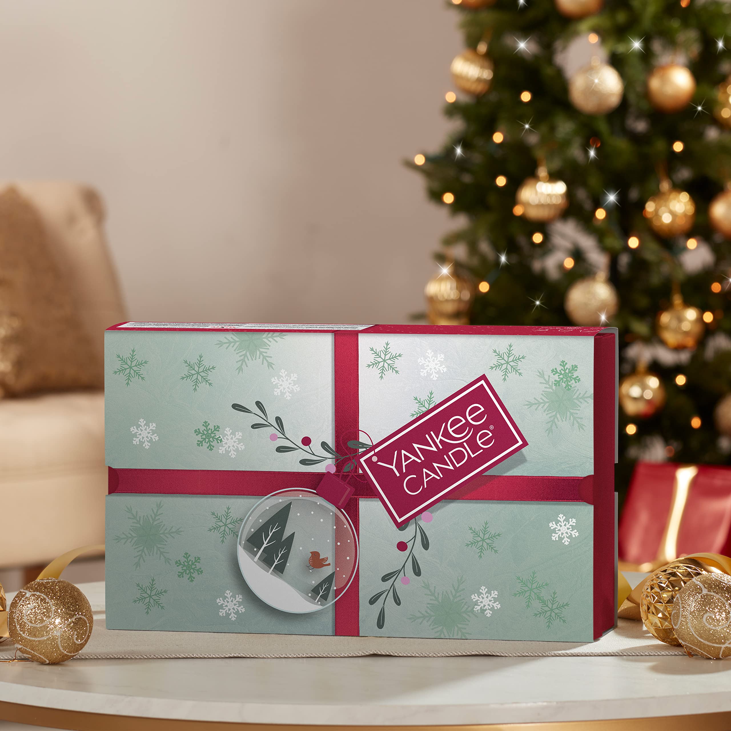 YANKEE CANDLE Juego de regalo con 8 velas perfumadas, soporte votivo, recortador de mecha y decoración de vela con tapa Illuma- Juego de velas de 11 piezas