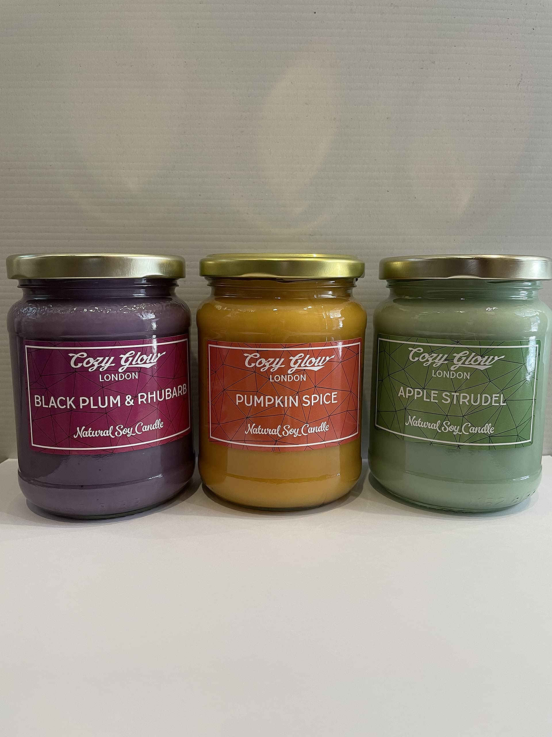 Cozy Glow Halloween Große Soja-Kerzen, Trio Kürbis-Gewürz, Apfelstrudel, Black Plum & Rhabarber