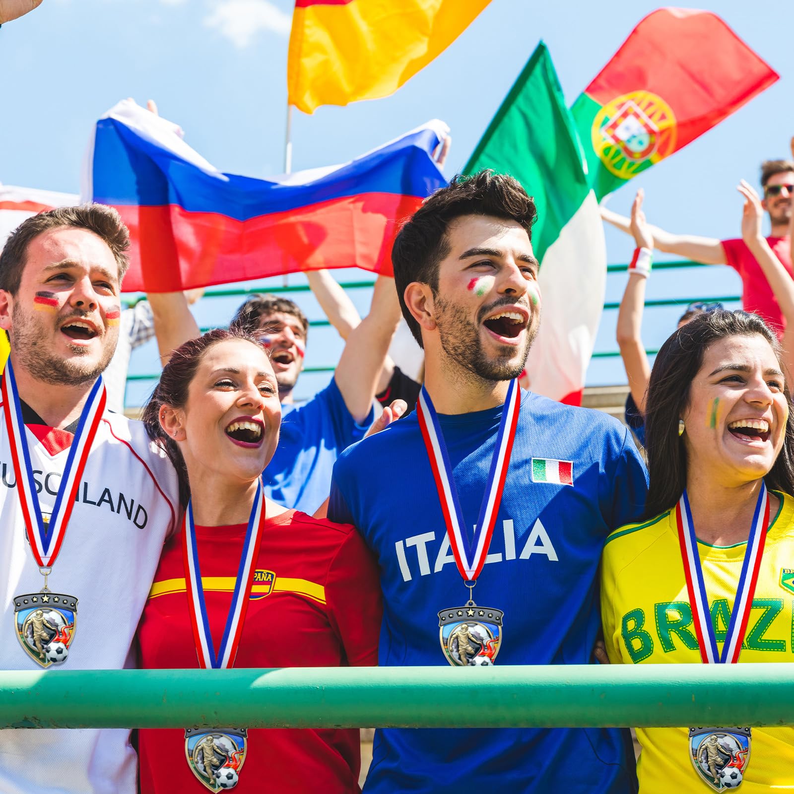 Remuuly 10 medallas de premio de fútbol para adultos, medallas de metal con forma de escudo de 3.35 pulgadas con cintas de cuello a rayas rojas, blancas y azules, para regalo de trofeo de