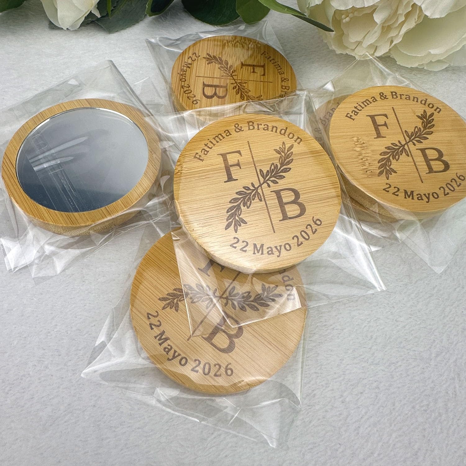 Personalisiertes Holzspiegel-Geschenk, Personalisierter Schminkspiegel, Gravierter Tragbarer Runder Kompakter Taschenspiegel, Brautjungferngeschenke, Trauzeugin, Junggesellinnenabschiedsgeschenke(50 p