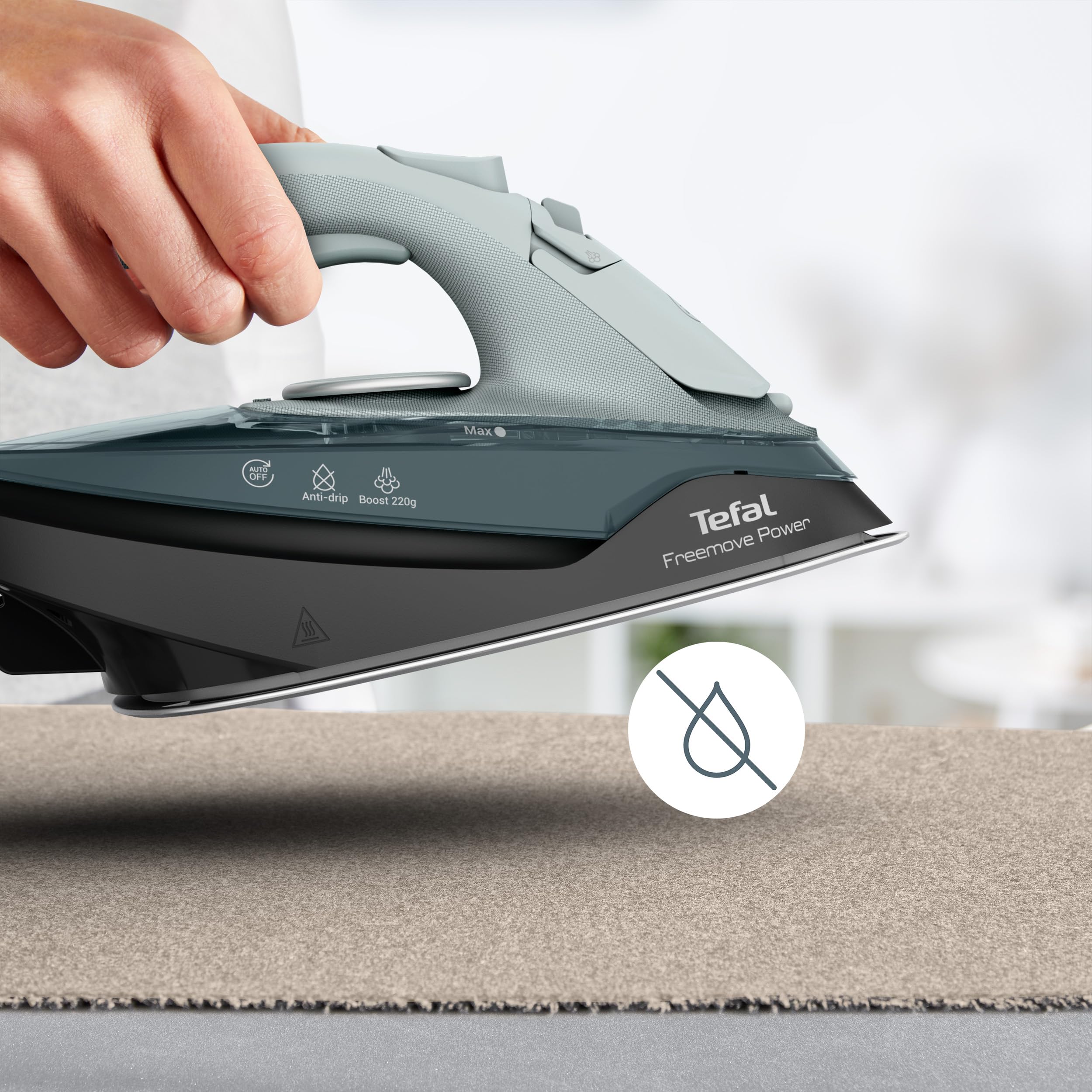 Tefal Freemove Power kabelloses Dampfbügeleisen, 2600 Watt, 40 g/Min. Dampfmenge, 220 g/Min. Dampfstoß, 250 ml Wassertank, Auto-Off, kratzfeste Keramik-Bügelsohle, Tropfstopp, Eukalyptus, FV6670E0
