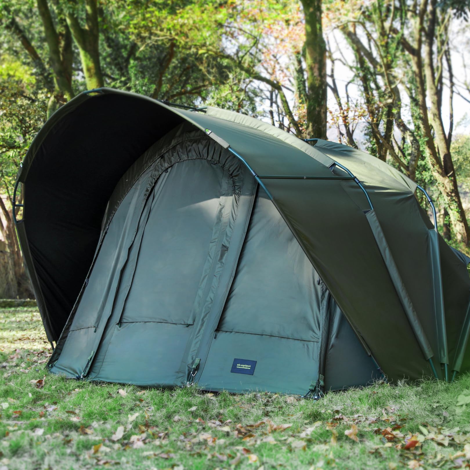 MK-Angelsport Fort Knox 2 Mann Angelzelt Dark Night 2.0 – Wasserdichtes Karpfenzelt | Sturmresistentes und abgedunkeltes Bivvy für Profi-Angler mit optimaler Belüftung durch Moskitonetze