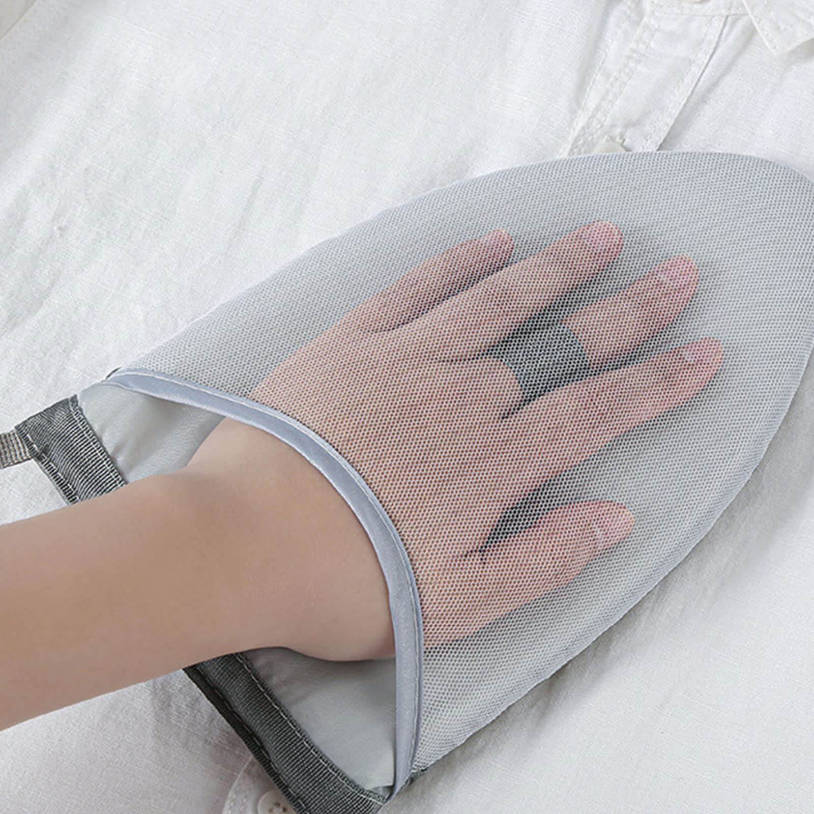 Gants de repassage pour vapeur de vêtement tenus dans la main Éponge