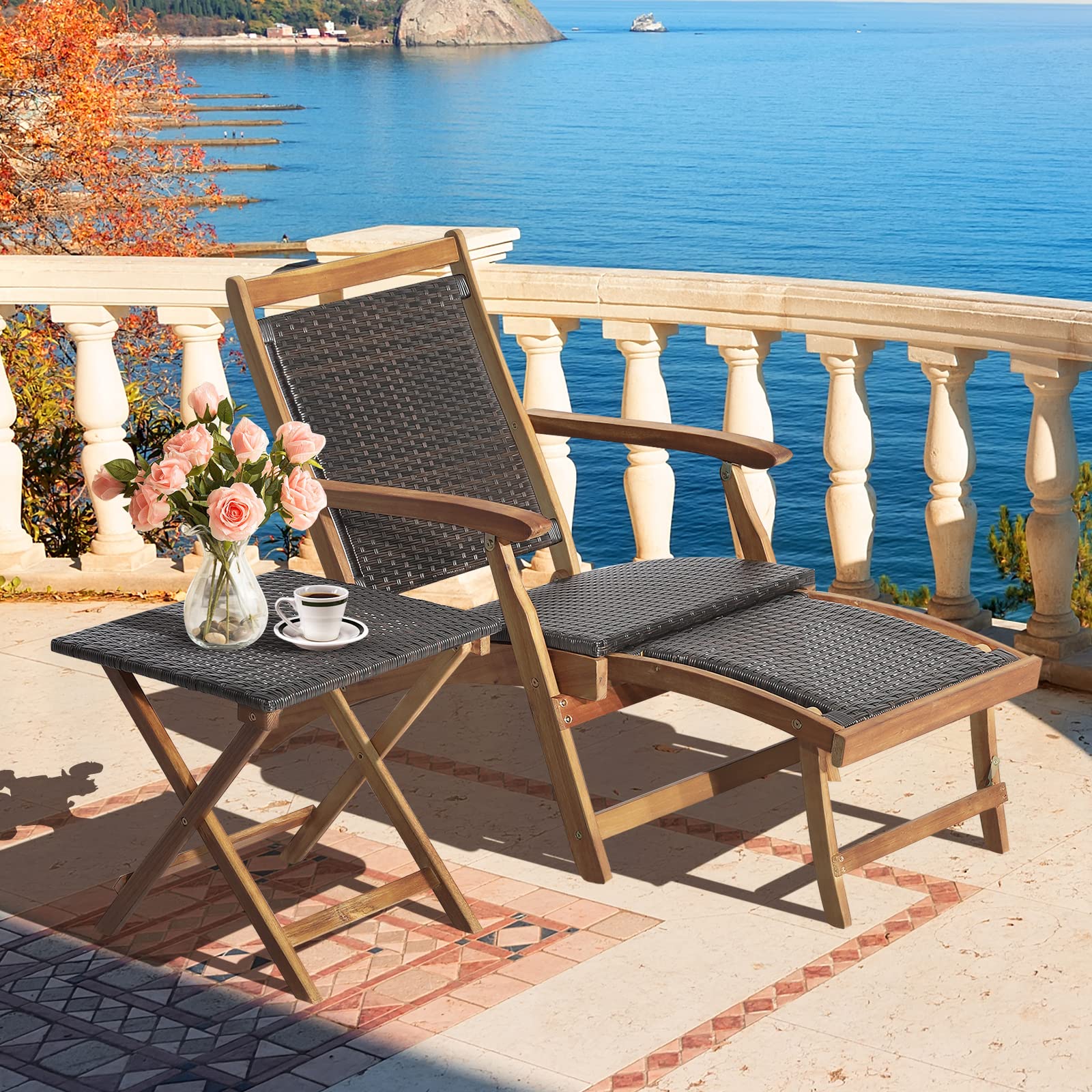 GIANTEX Juego de Tumbonas de Patio, Tumbona Plegable de Exterior de Madera con Mesa Auxiliar, Asiento y Tablero de Ratán con Reposabrazos y Otomana Retráctil para Patio, Piscina