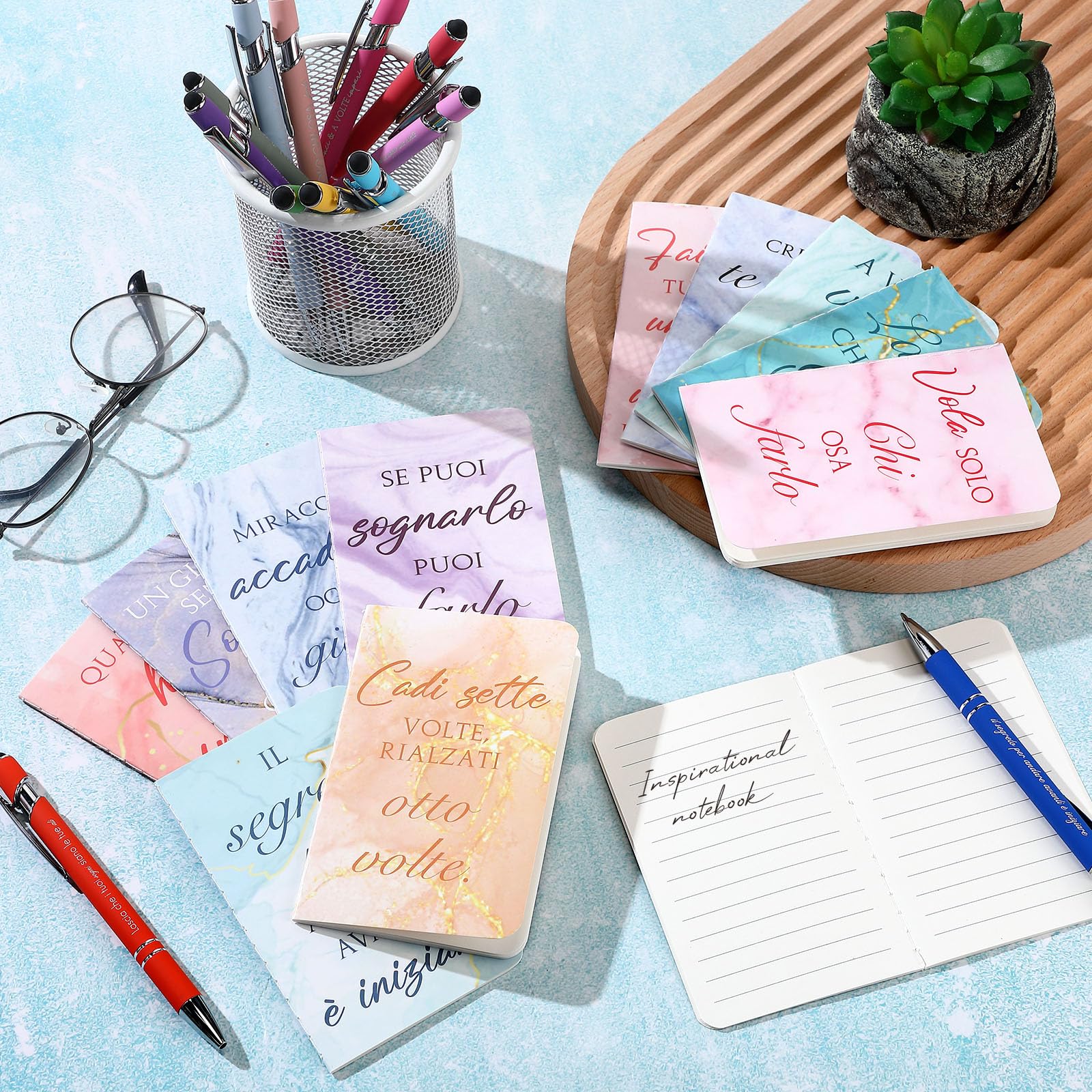Sinmoe 12 Set 24 Pezzi Regali per Colleghe Regali con Citazioni Motivazionali in Italiano 12 Quaderni e 12 Penne a Sfera Ispiratrici per Collega Amici Maestra Laurea Fine Anno Natale(Marmo)