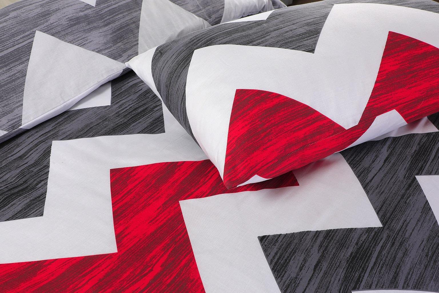 Homespace Direct Zig Zag Stripe King Bedding Duvet Cover Set Modern Style Red/Grey Polycotton