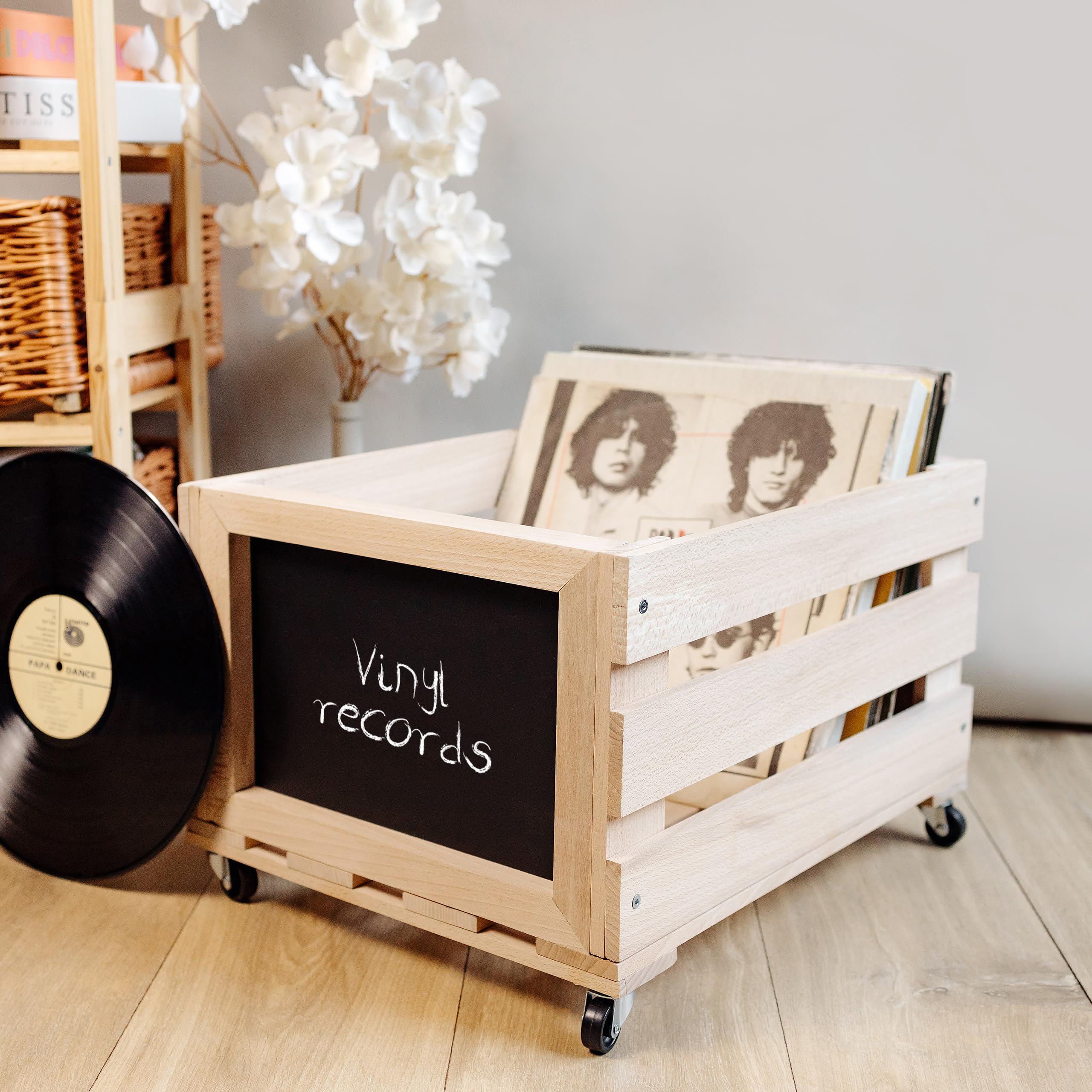 Creative Deco Porta Vinili con Lavagna e Ruote, 46 x 36 x 29 cm | In legno di faggio, con lavagna e ruote, capacità fino a 80 dischi, contenitore da terra