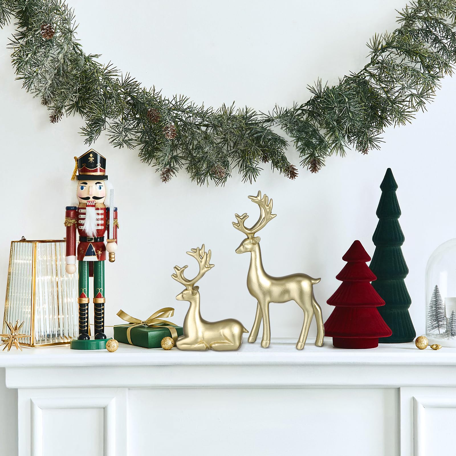 Operitacx 2 Stück Hirsch deko Weihnachten, Rentier deko Harz sitzende und stehende Figur für Wohnzimmer, Schlafzimmer, Eingangsbereich, Tisch, Büro, Wohnaccessoires