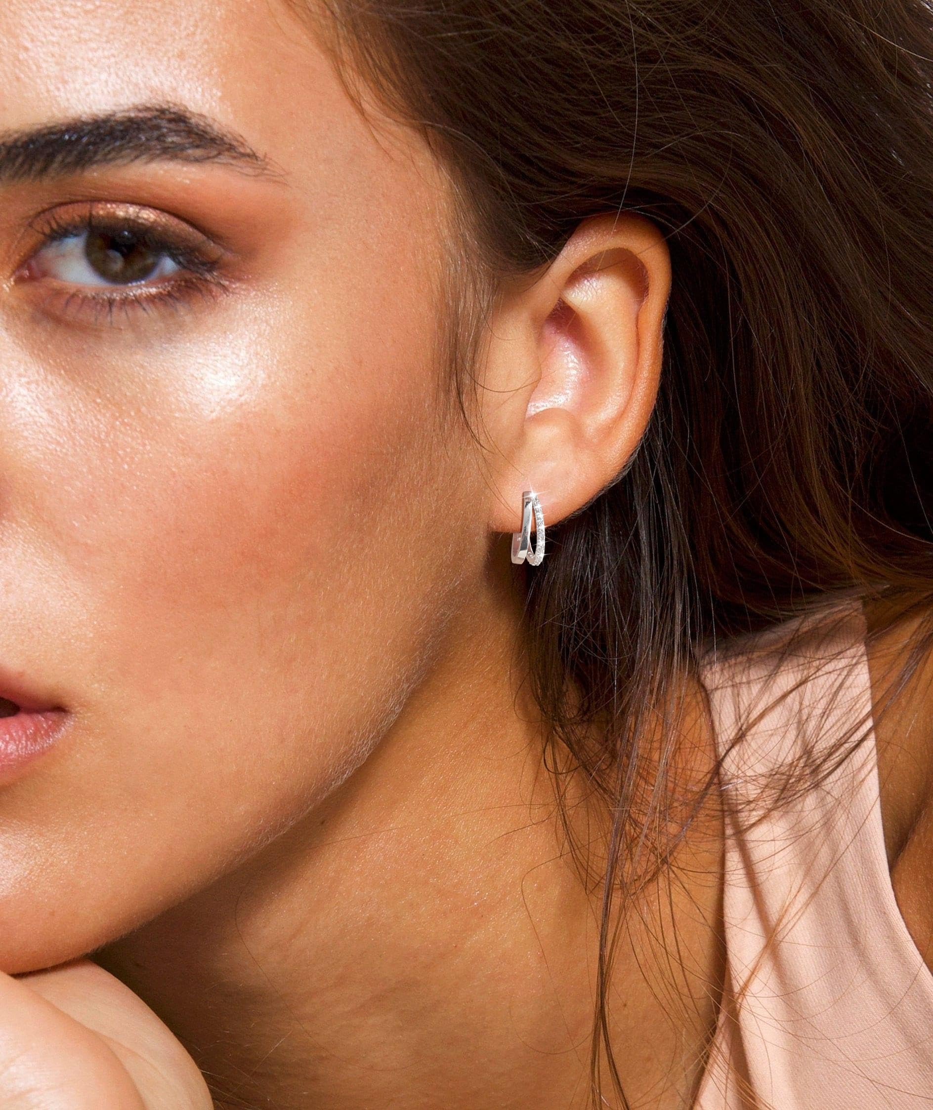 Delicados aretes de aro pequeños para mujer, chapados en oro de 14 quilates, hipoalergénicos, ligeros, aretes de aro dobles para mujer, Plata de ley, Circonia cúbica 2