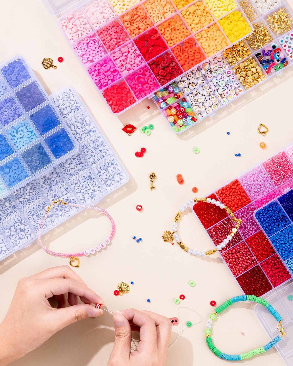 Goldwise Kit per braccialetti dell'amicizia, 6 scatole, kit per la creazione di braccialetti con perline in argilla di 48 colori, perline in vetro di 48 colori e 4 stili di perline con lettere (A-Z