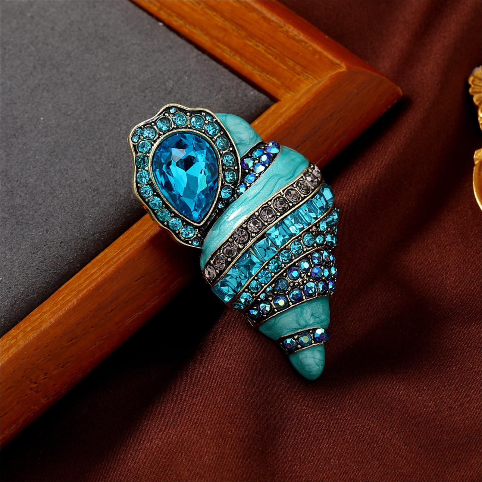 Broche de caracola retro de alta gama con diamantes de imitación de aceite, pin artístico de aleación de zinc para ropa y abrigos