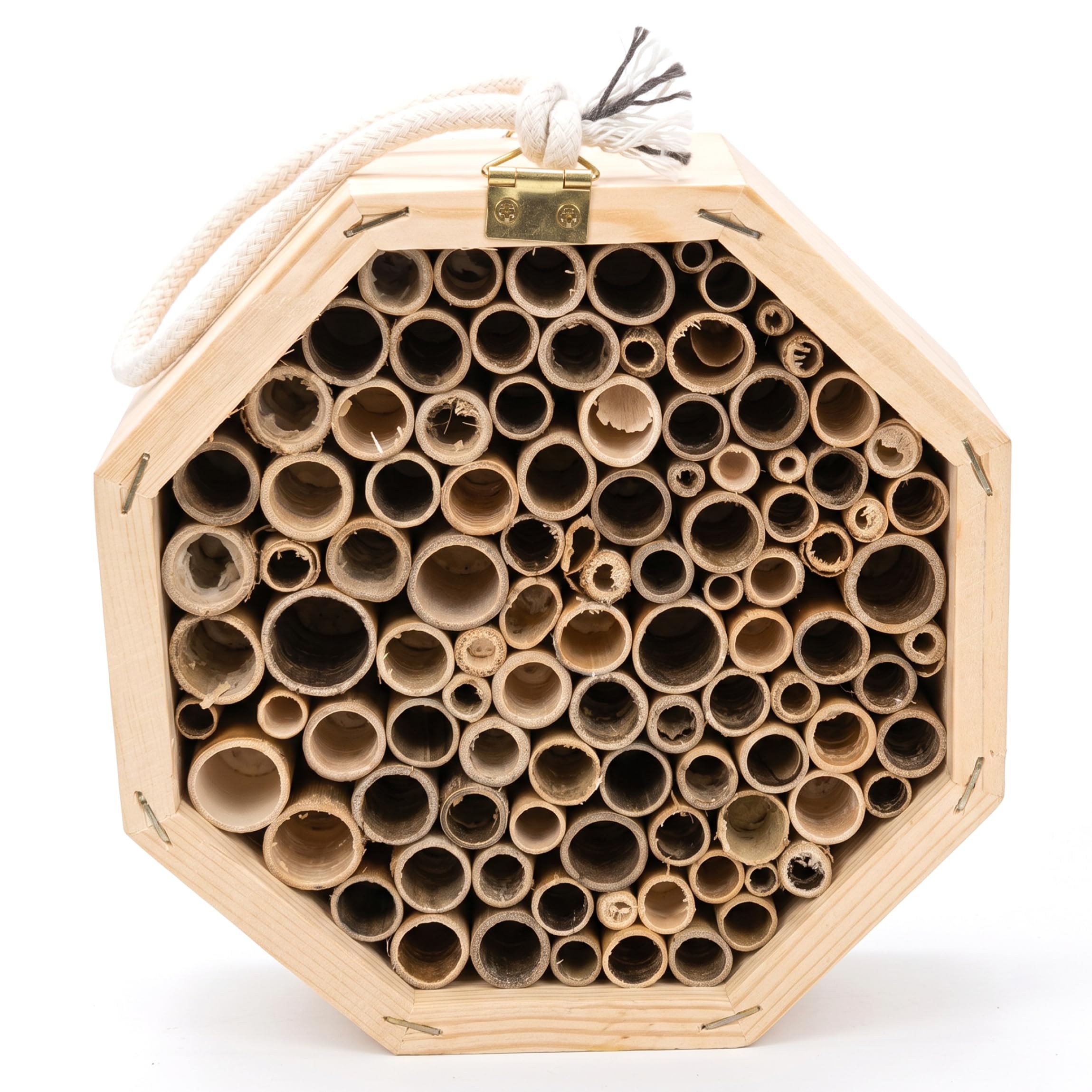 Hotel de abejas de madera noble octogonal con acabados rusticos para exterior