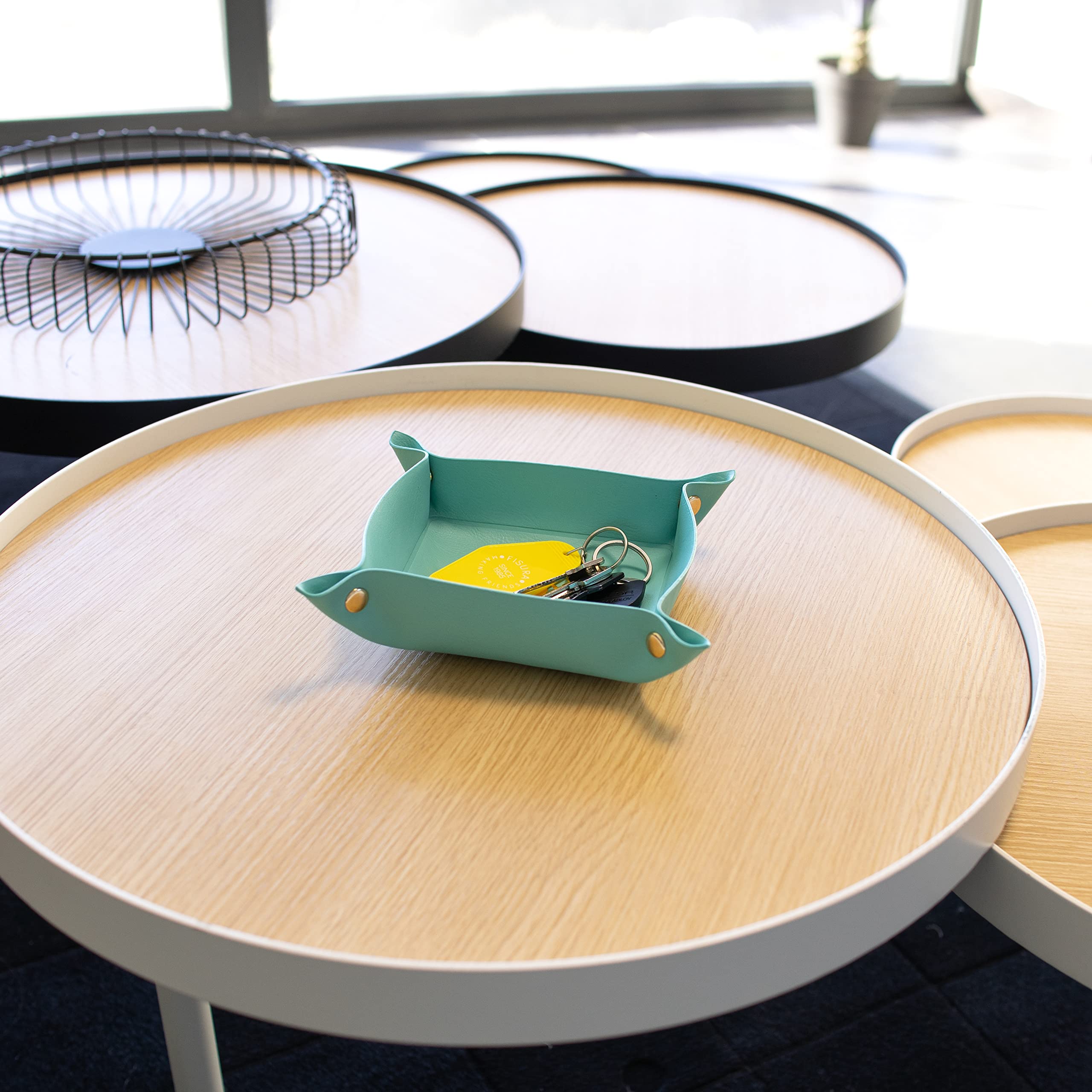 Fisura – Bandeja para Llaves. Vaciabolsillos Original. Organizador de Llaves de Polipiel. Medidas: 19 x 19 centímetros. (Yoga, azul)