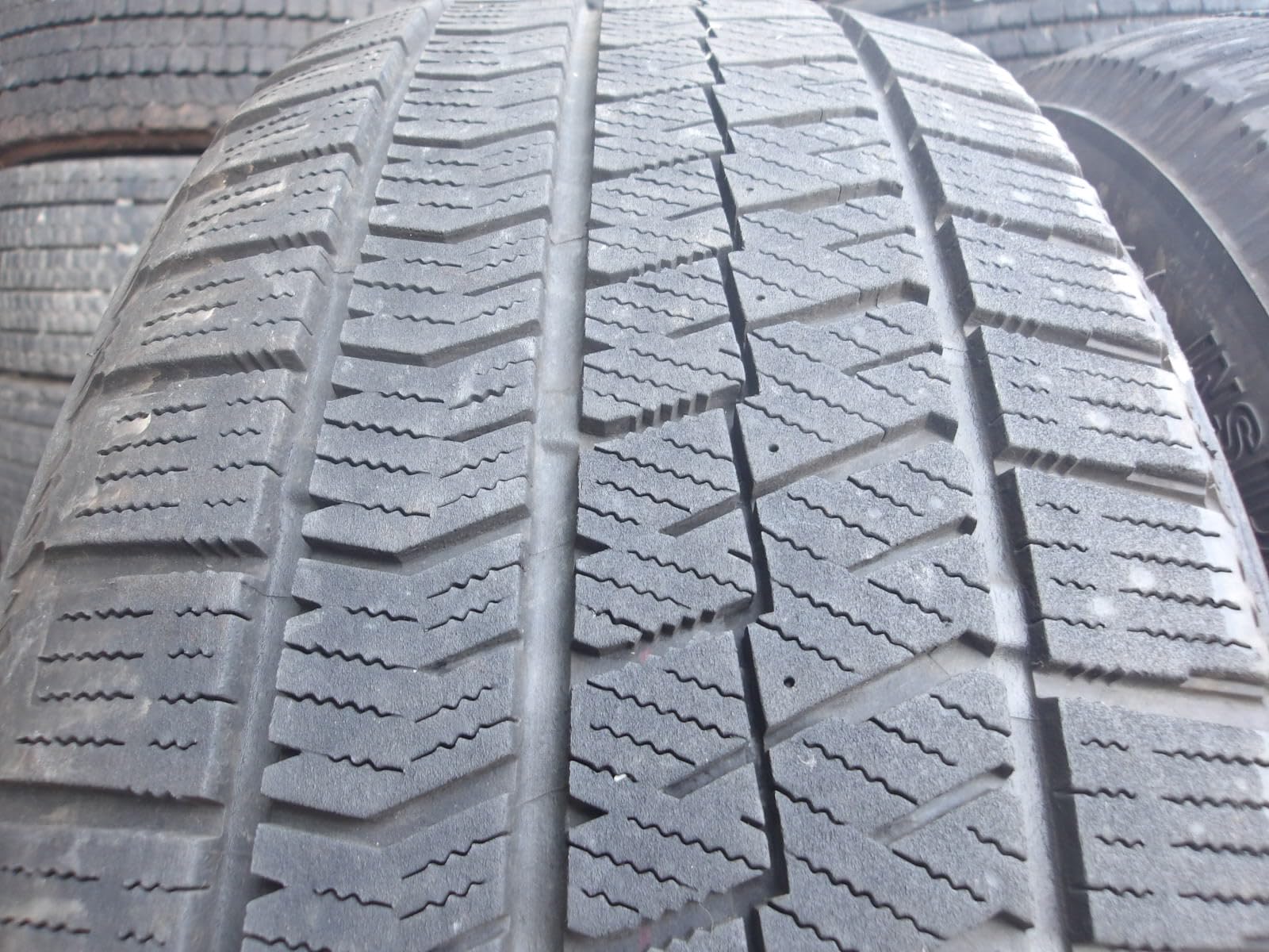 Amazon.co.jp: O830-3 215/60R16 冬4本セット スタッドレス 95Q 215/60