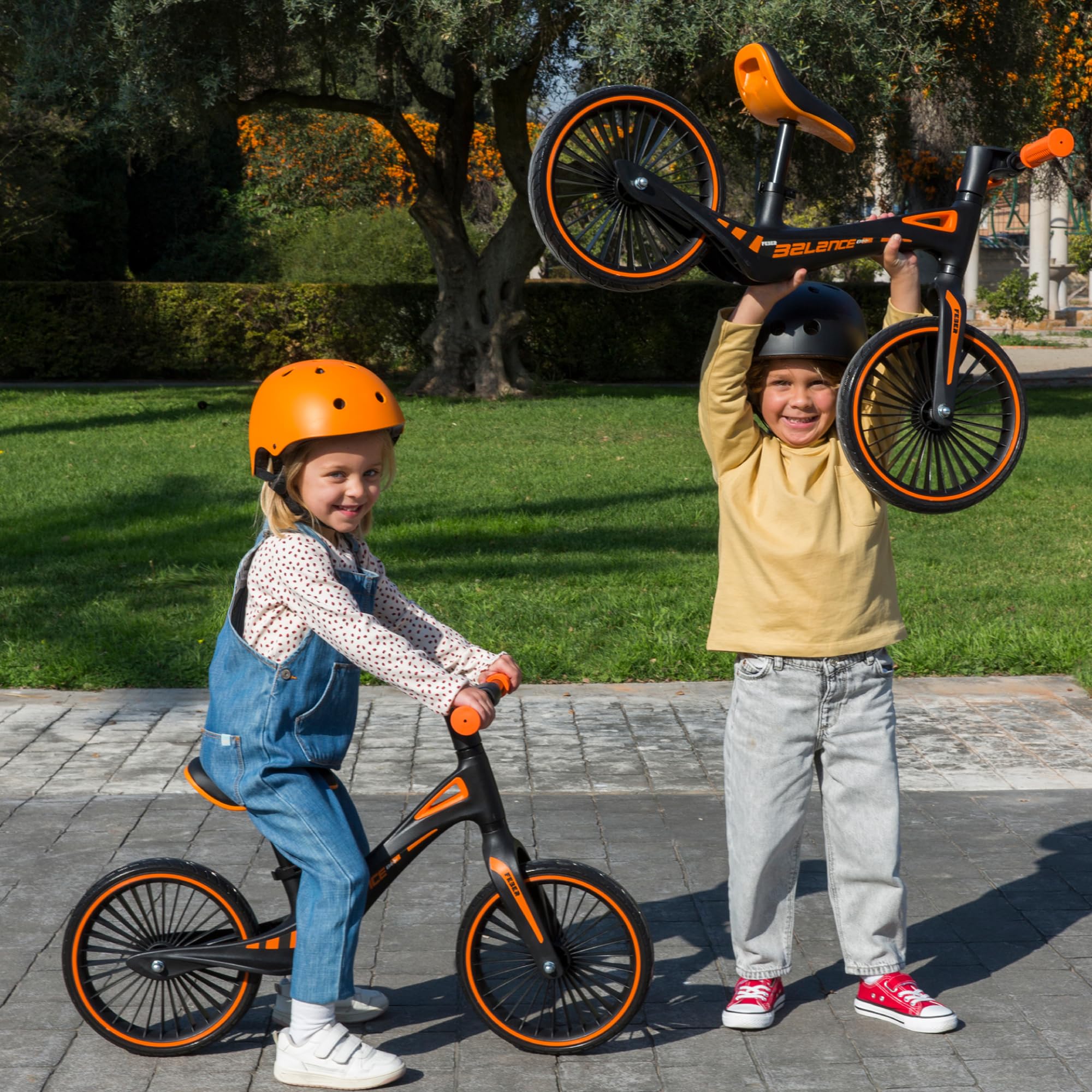FEBER - Balance Bike, Bicicleta sin Pedales Deportiva, Estructura Ultraligera, Potencia la Coordinación y el Equilibrio, Empuñaduras de Goma con Sillín Ergonómico Ajustable, +2 años, Famosa (FED42000)