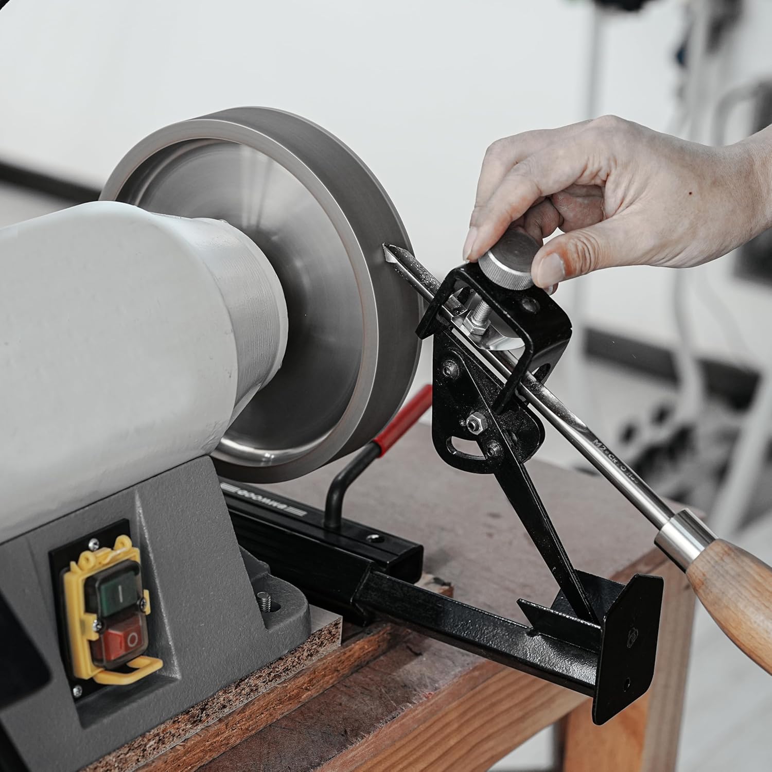 Lathe Tool Sharpening Jig, Multi-Grind Jig for Grinders, Woodturning Chisels and Tools, Sharpening Gouges, Chisels, Scrapers, Parting tools, Skews, and Carving Tools.