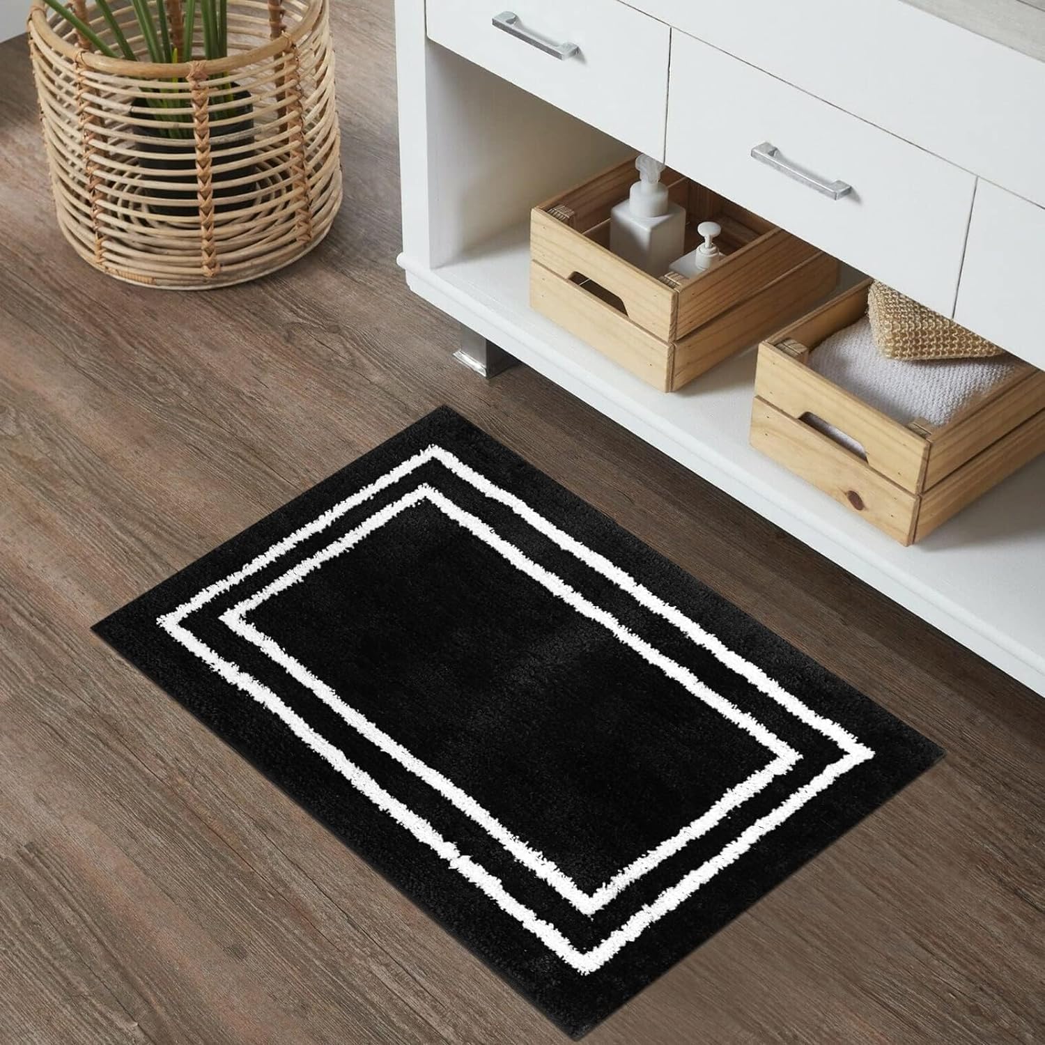 Uphome Bath Mat for Bathroom, 18x26 Modern Black Bathroom Rug Non Slip Machine Washable, Soft Plush Microfiber Absorbent Bathroom Mat for Tub, Shower,