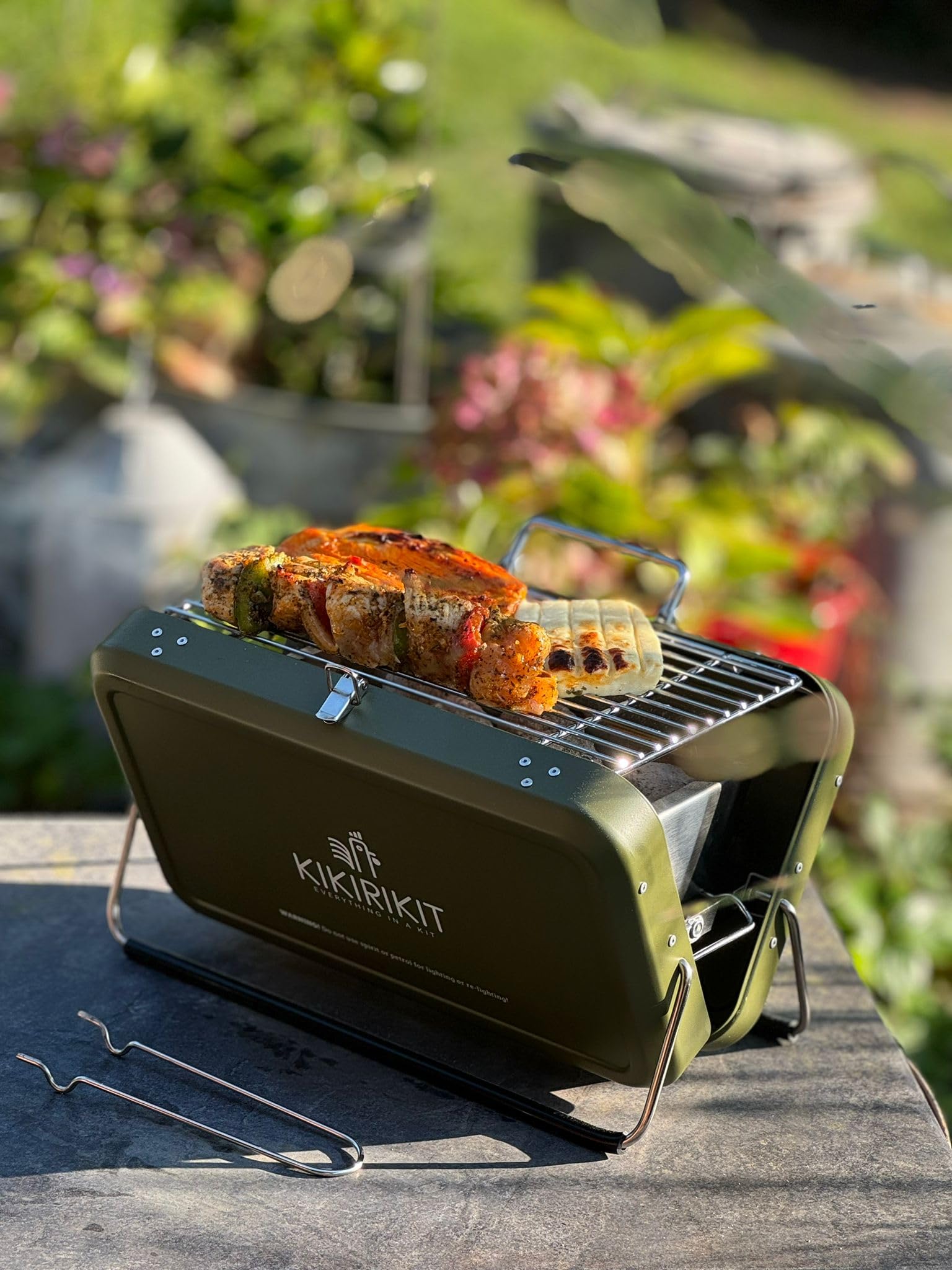 KIKIRIKIT grill na węgiel drzewny, przenośny grill na węgiel drzewny, składany grill - zestaw do grillowania, akcesoria Camper - Oryginalny prezent - Prezenty dla rodziców (zielony polowanie, super