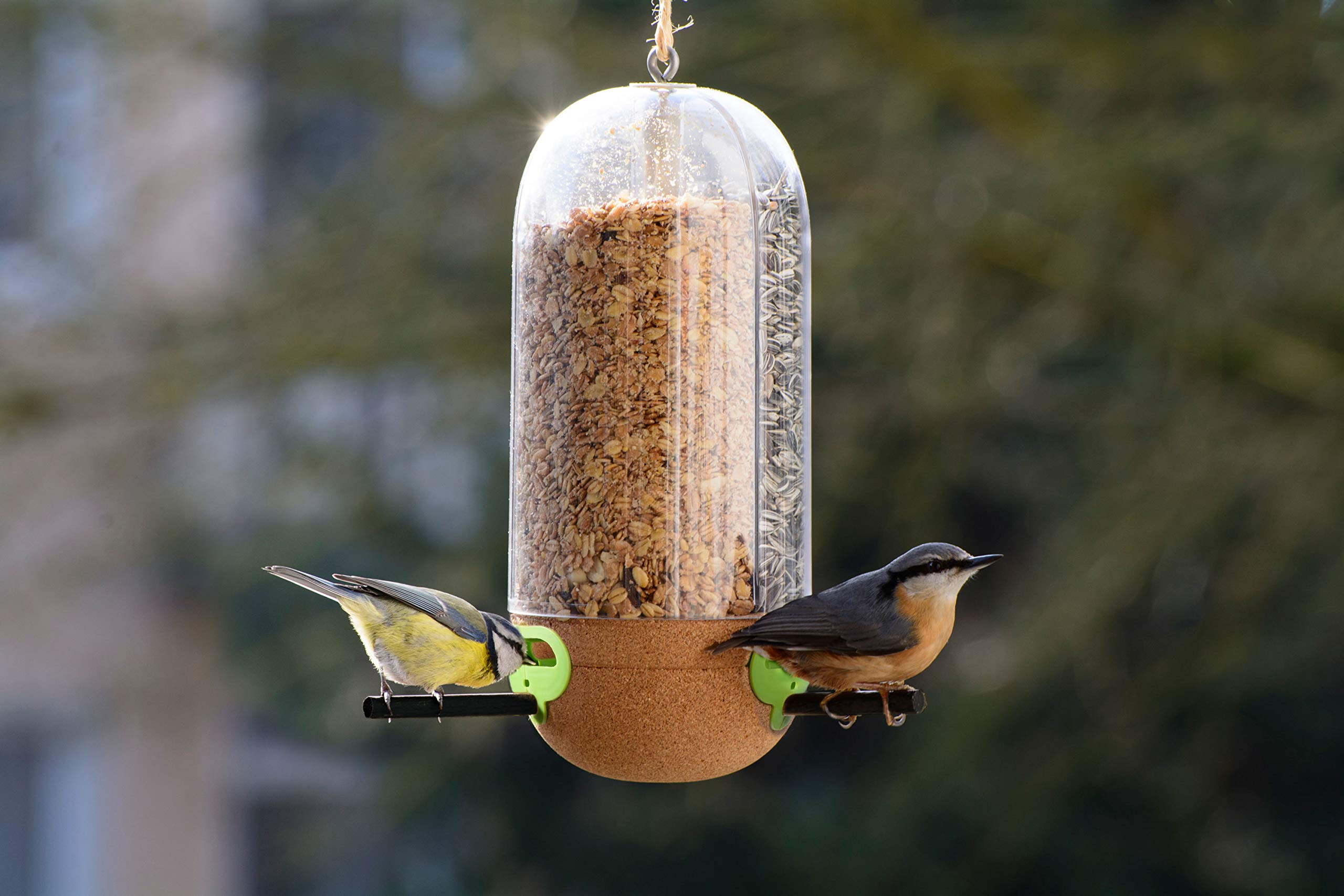 dobar® 10095e Design Futtersäule Pickbar - Vogelfutterspender mit Naturkork - Dreikammer-Futterstation für Wildvögel - Wildvogelfuttersäule Hängend - Ø11 x 26 cm - Transparent