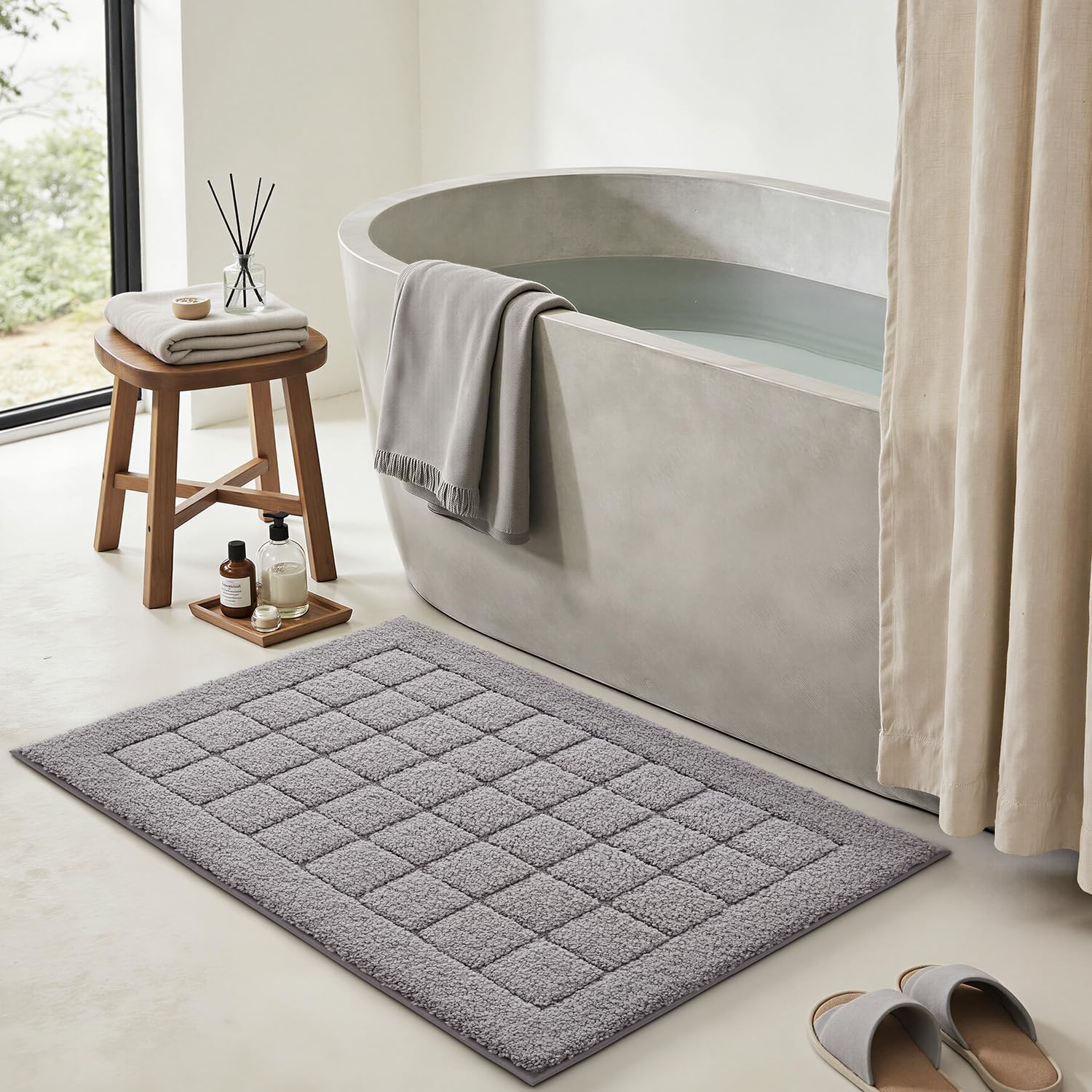 LUMI Modern Bathroom Rug, Washable Soft Absorbent Non Slip Bath Mat, Quick Dry Microfiber Plush Comfort Rugs for Shower Room, Bathtub, 20"x32", Grey