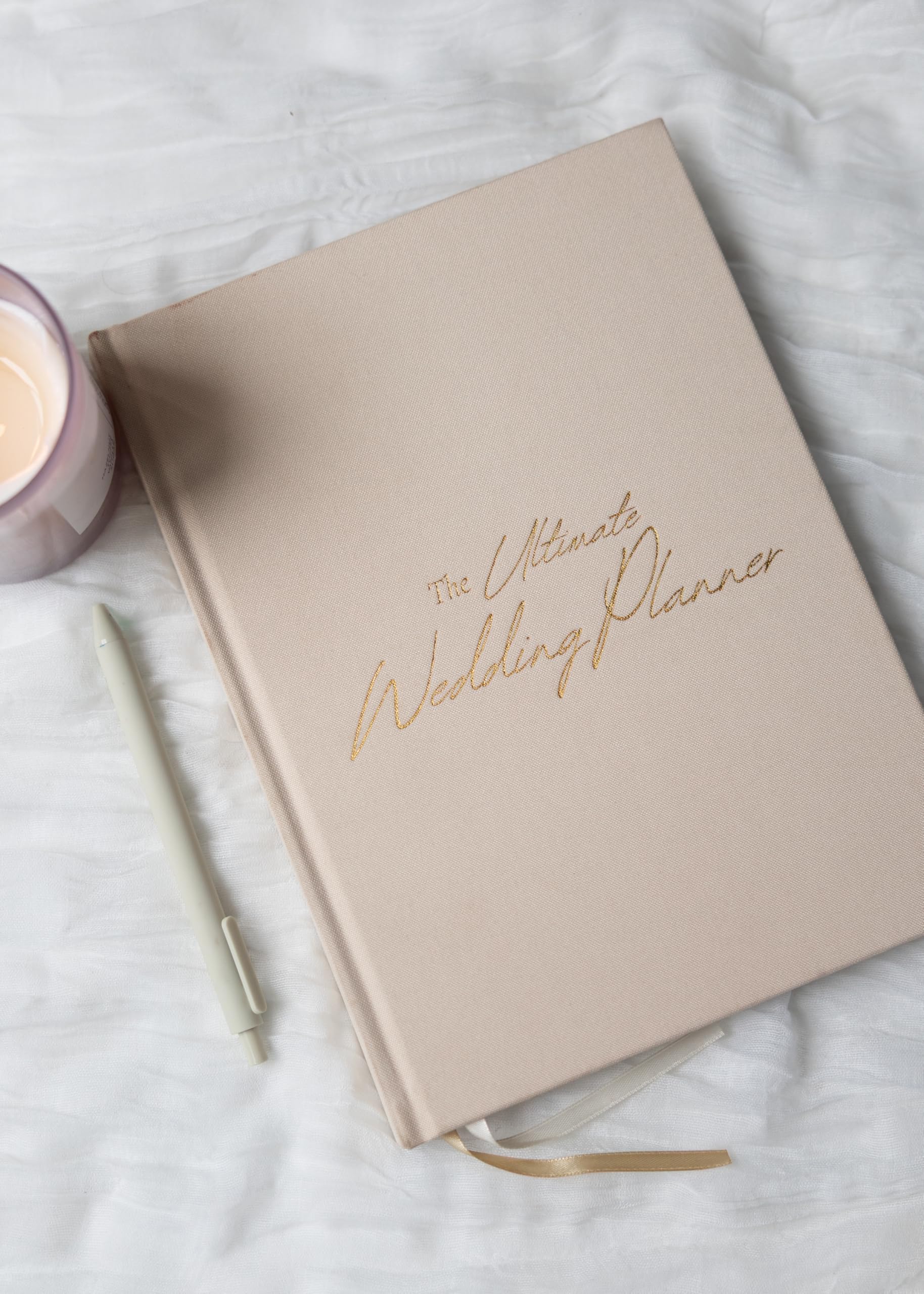 The Ultimate Wedding Planner UK Weddings - Full Of Unique Hints, Tips and tricks, Guides & Vision boards - Engagement Gift For Couples 2026 2027 2028
