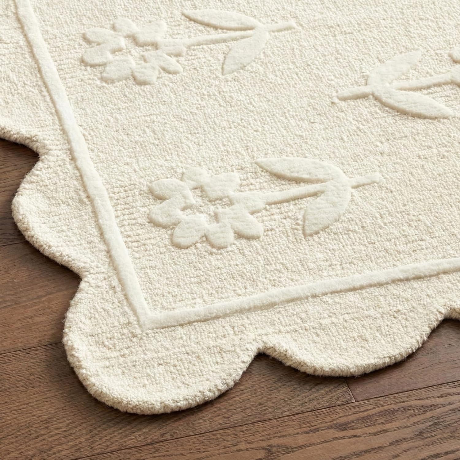 Jessa Scallop Floral Rug – Handmade Wool Area Rug with Non-Slip Cotton Backing – Soft and Durable – Ideal for Living Room, Bedroom, and Home Décor – Anti-Skid Design (Beige, 4' x 6')