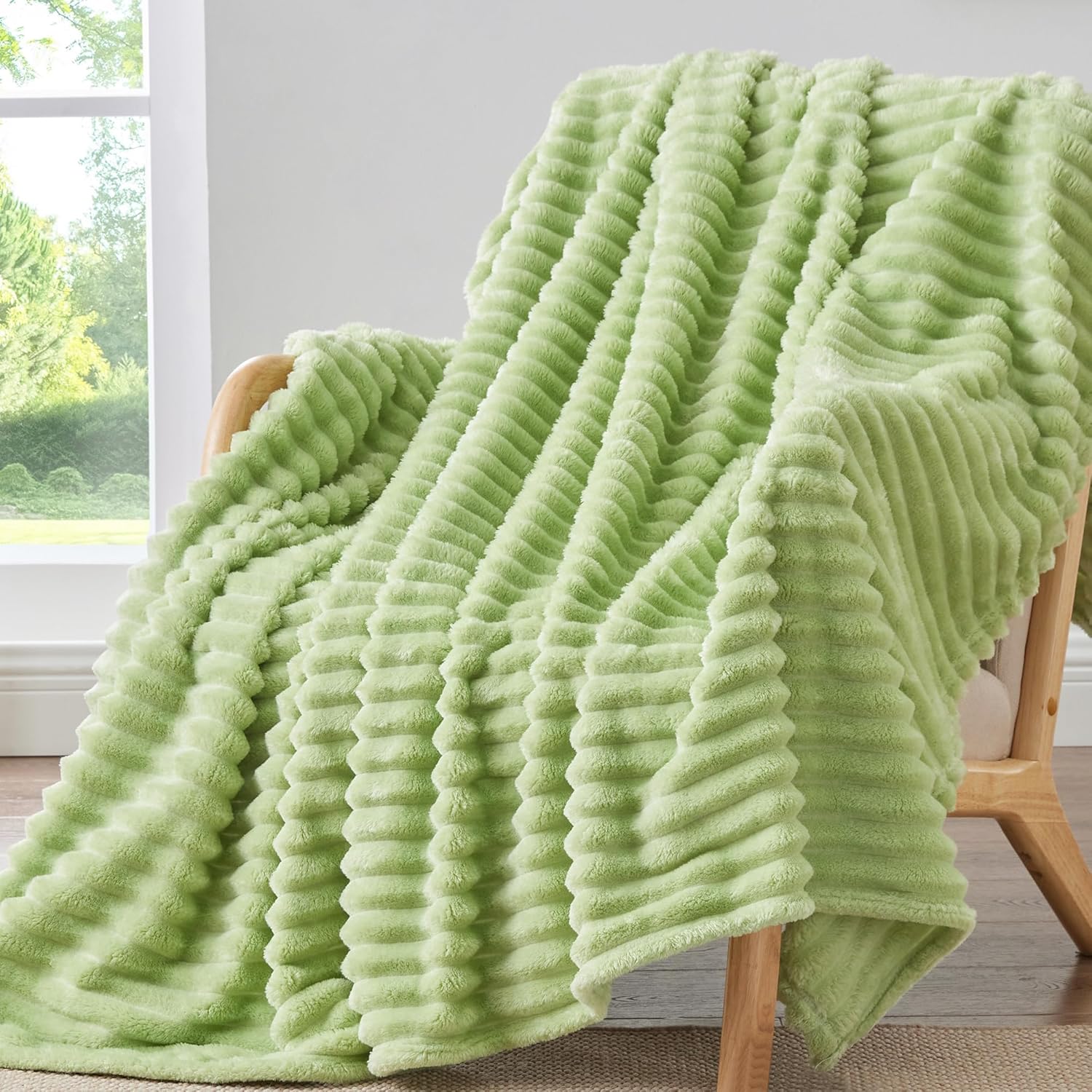 BEDELITE Grass Green Throw Blanket for Couch 300GSM Soft