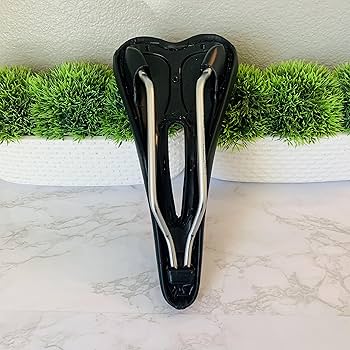 COBBサイクリング V-Flow サドル 自転車用 Amazon | Cobb Cycling Vフローサドル - 2018年モデル